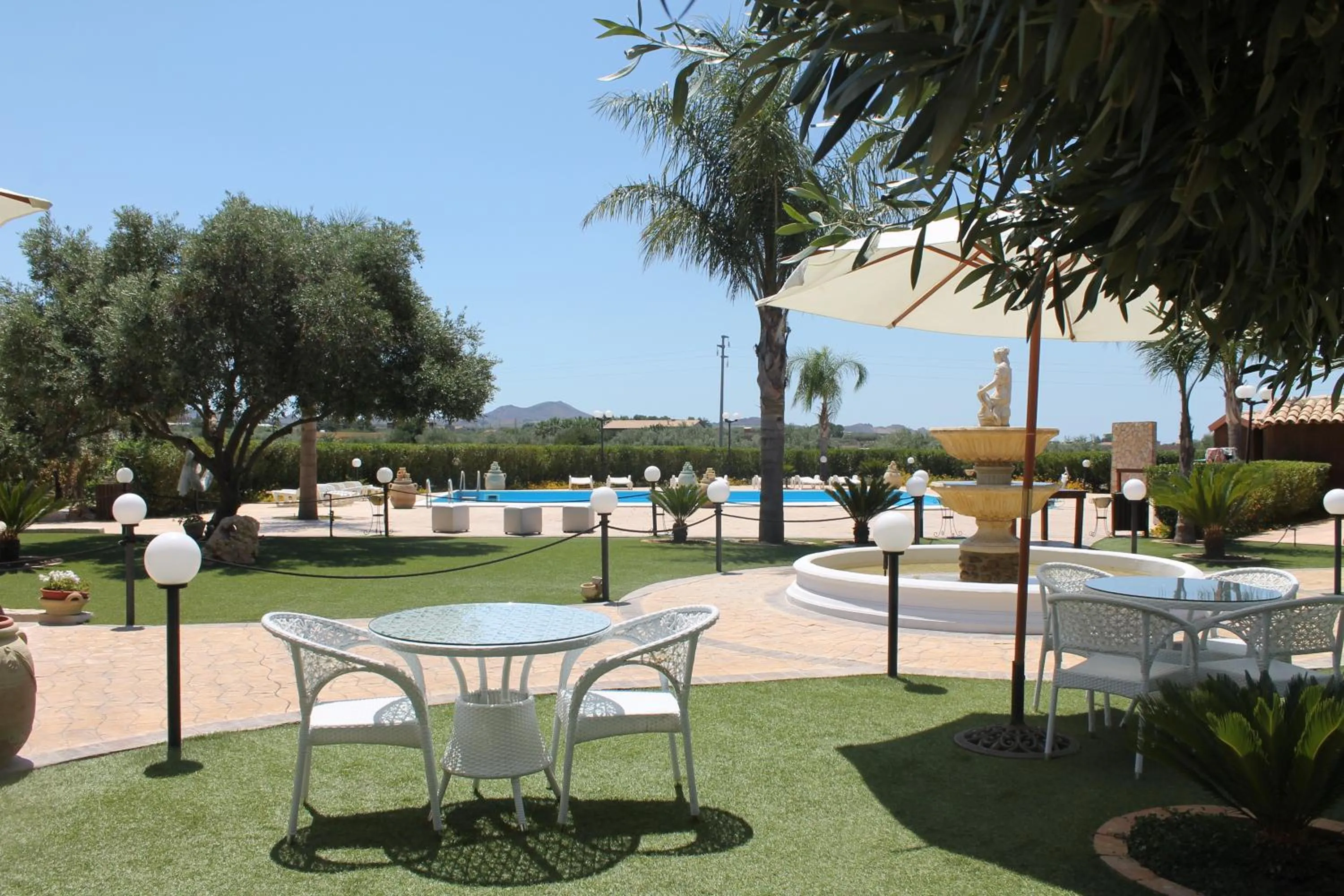 Restaurant/places to eat in Villa Alisia