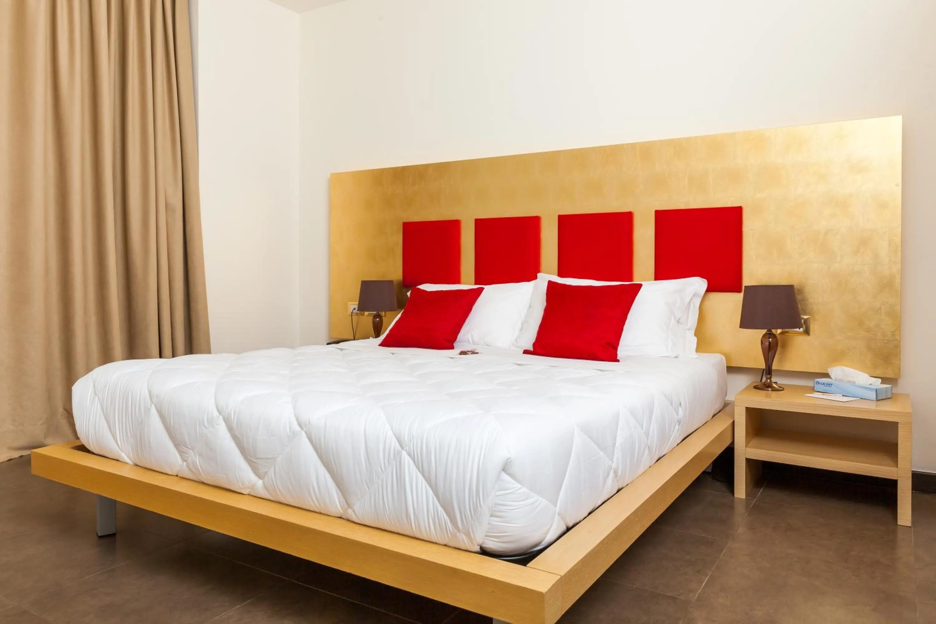 Photo of the whole room, Bed in Modica Palace Hotel