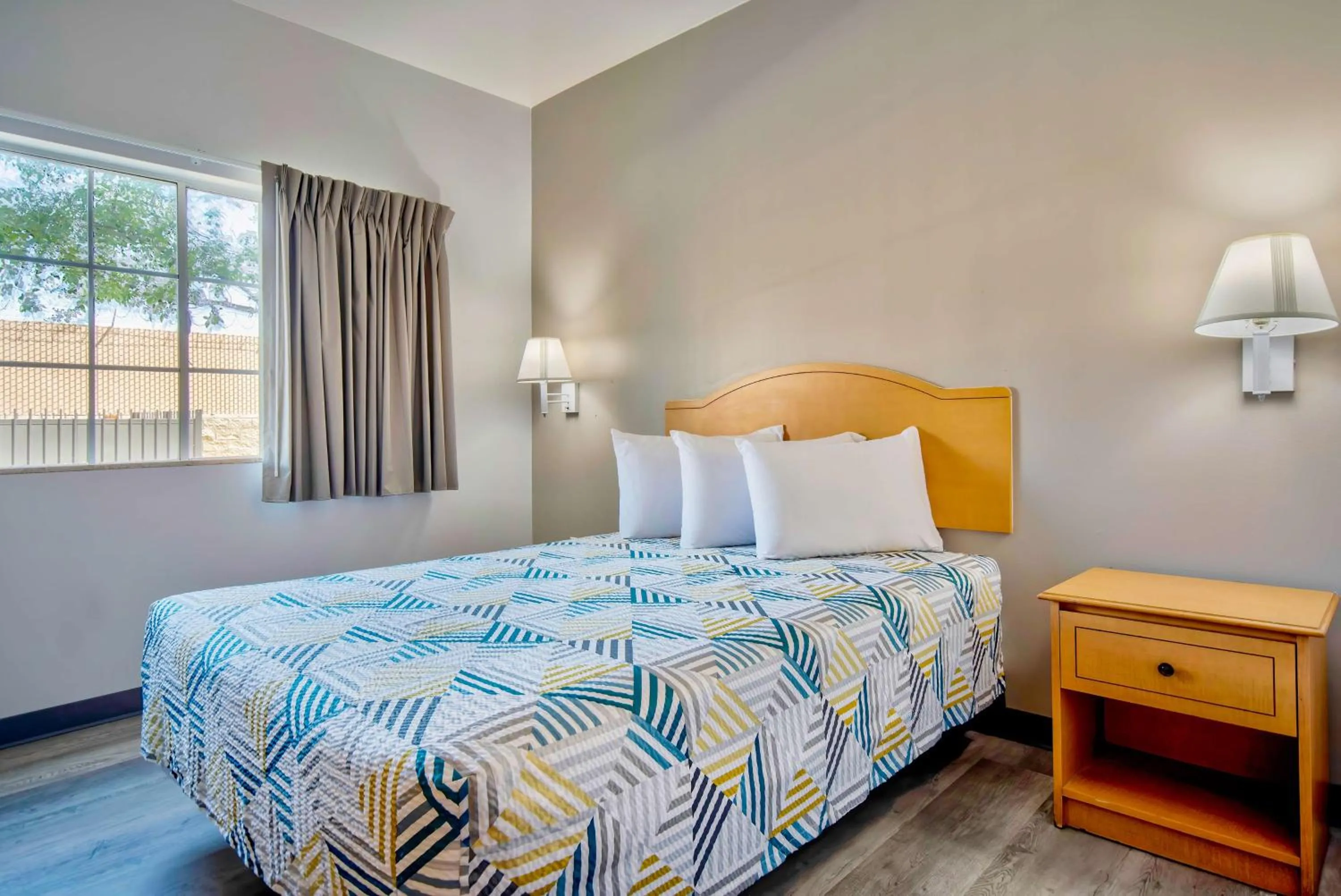 Bedroom, Bed in Studio 6-Bakersfield, CA