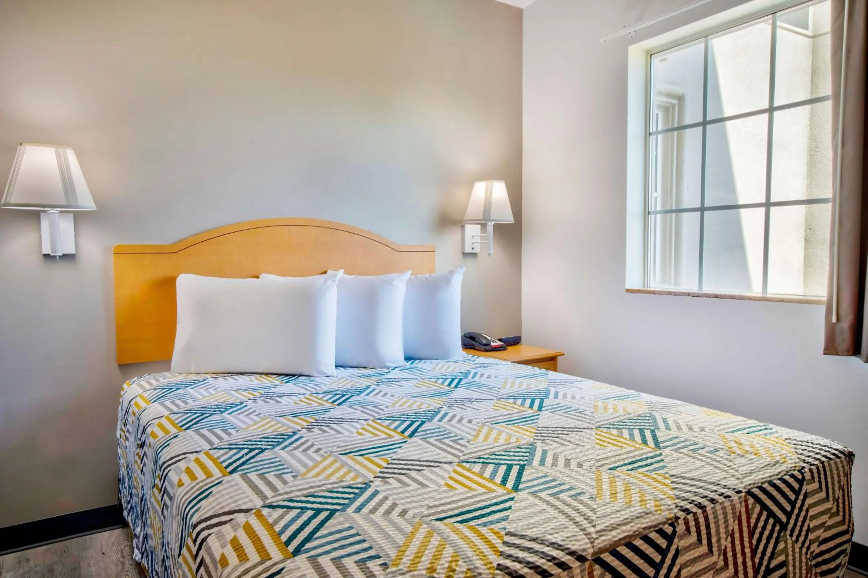 Bedroom, Bed in Studio 6-Bakersfield, CA