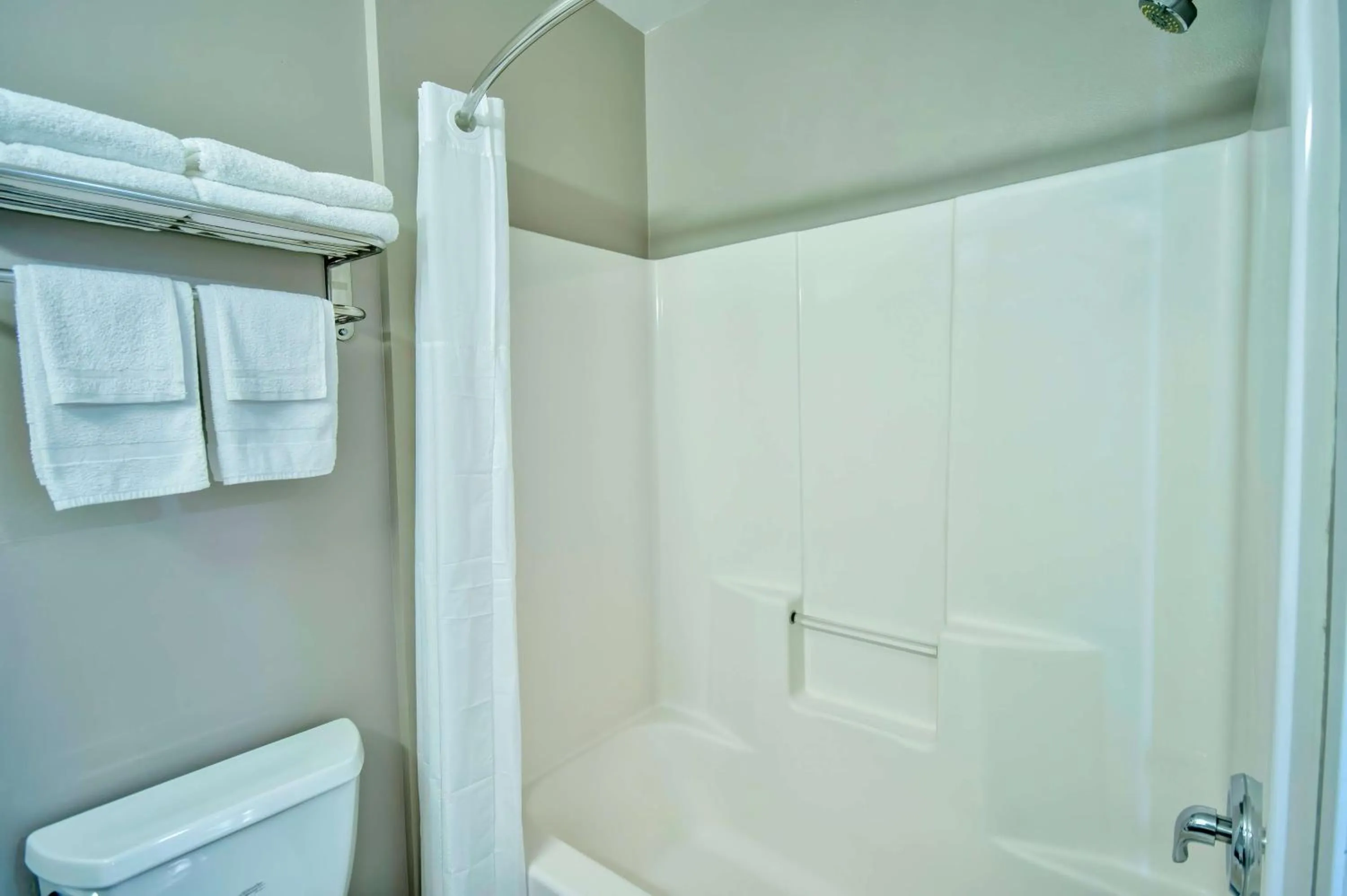 Bathroom in Studio 6-Bakersfield, CA