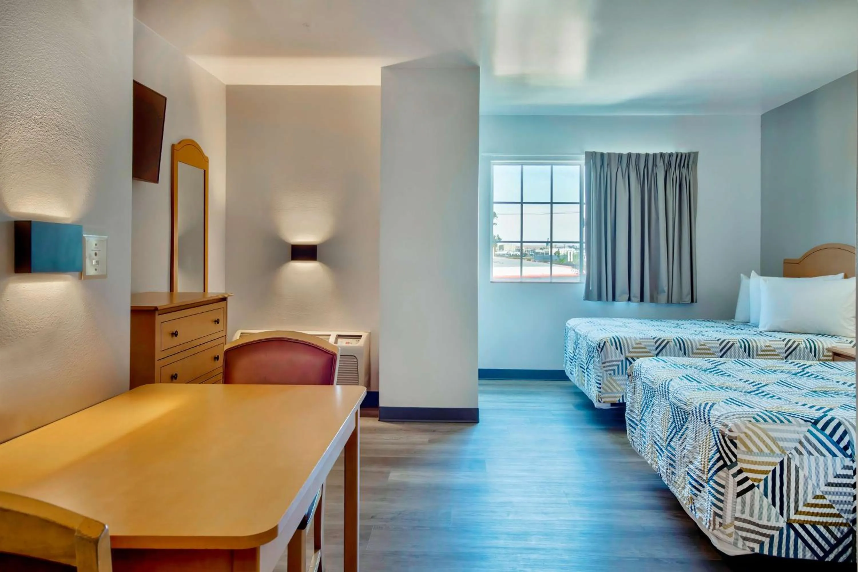 Bedroom, Bed in Studio 6-Bakersfield, CA