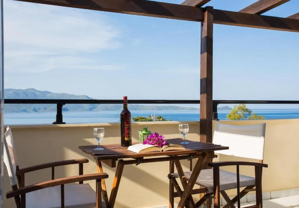 Malvasia Corner Studios - ex Romeo's House