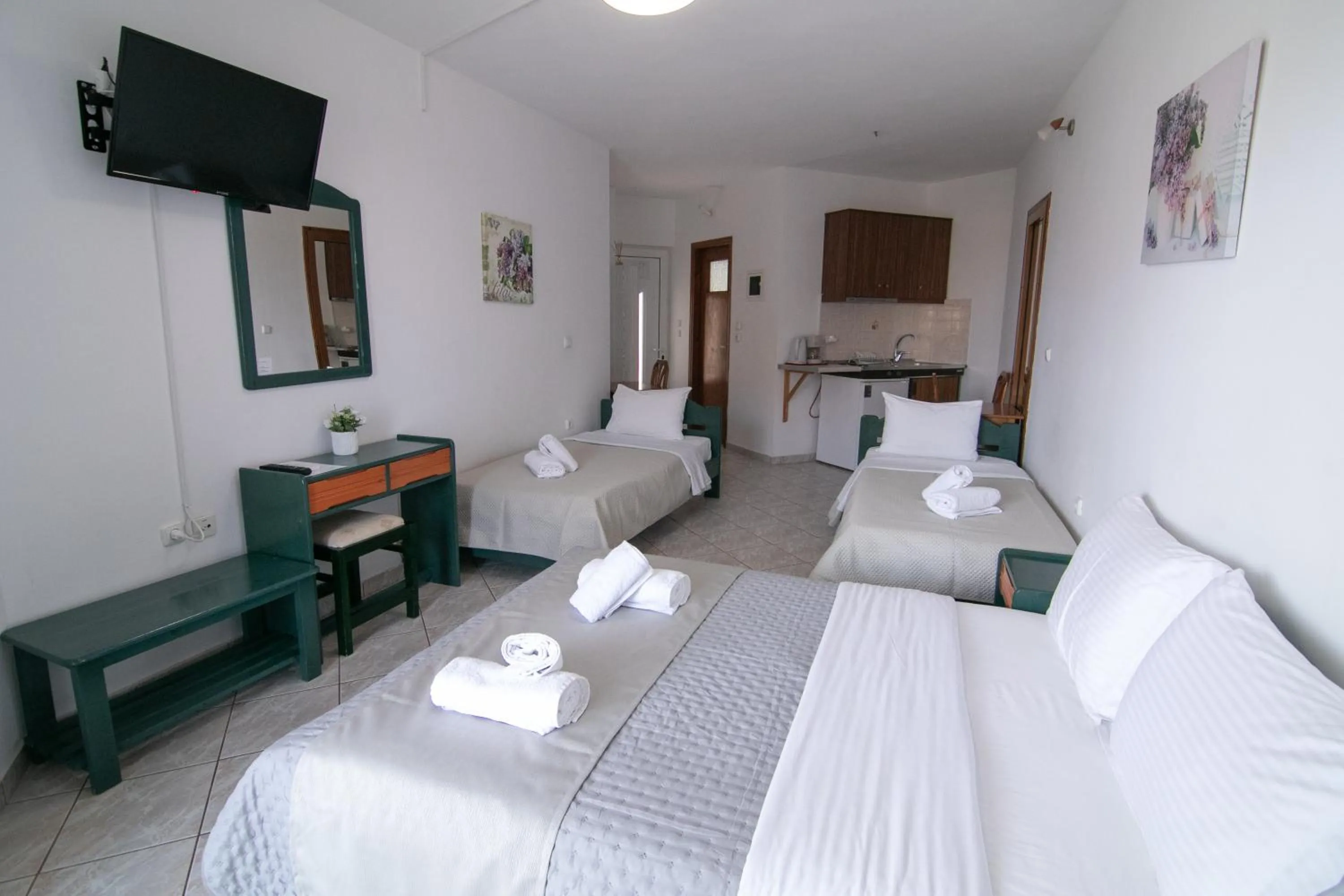 Bed in Malvasia Corner Studios - ex Romeo's House