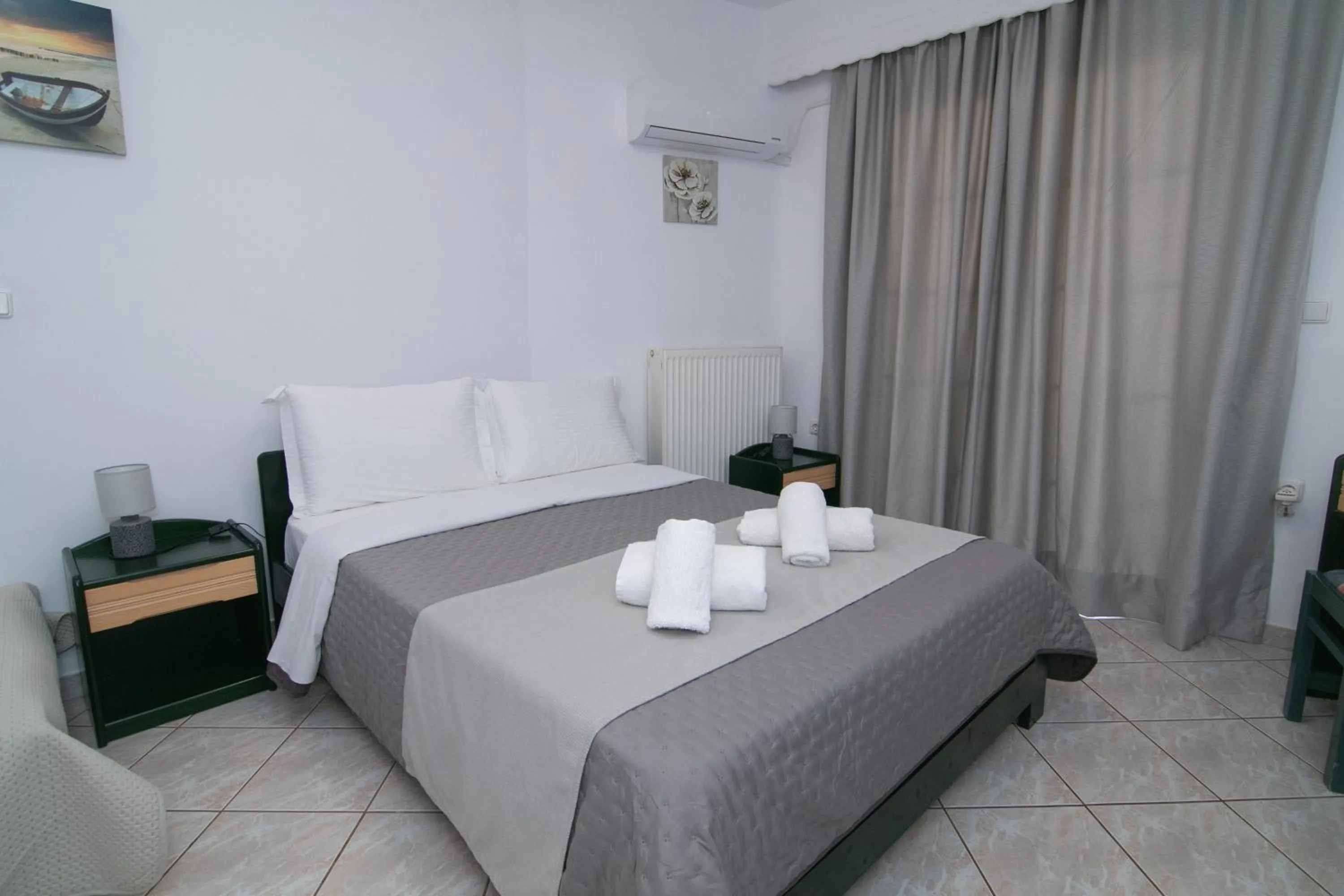 Bed in Malvasia Corner Studios - ex Romeo's House