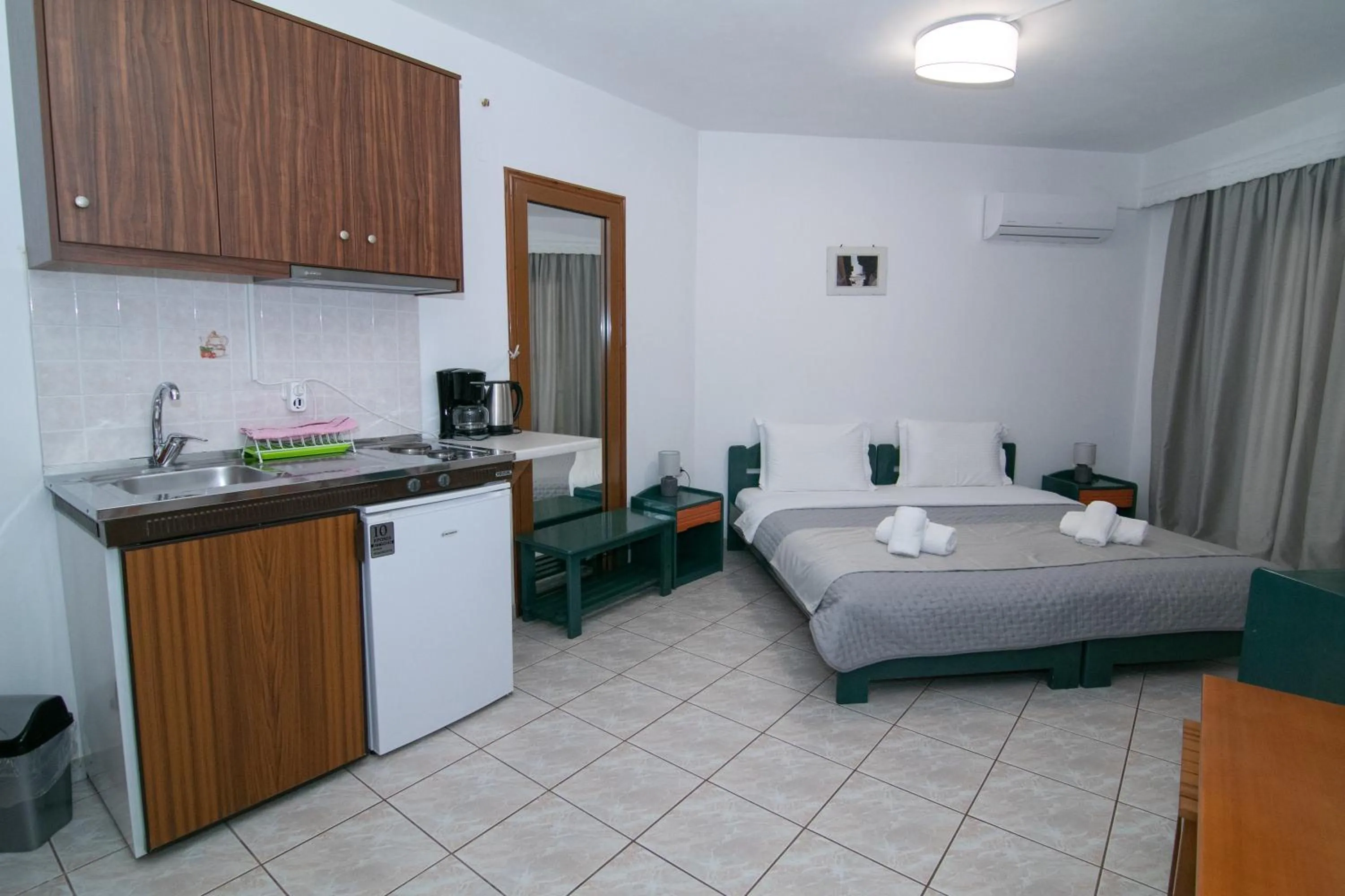 Bed in Malvasia Corner Studios - ex Romeo's House