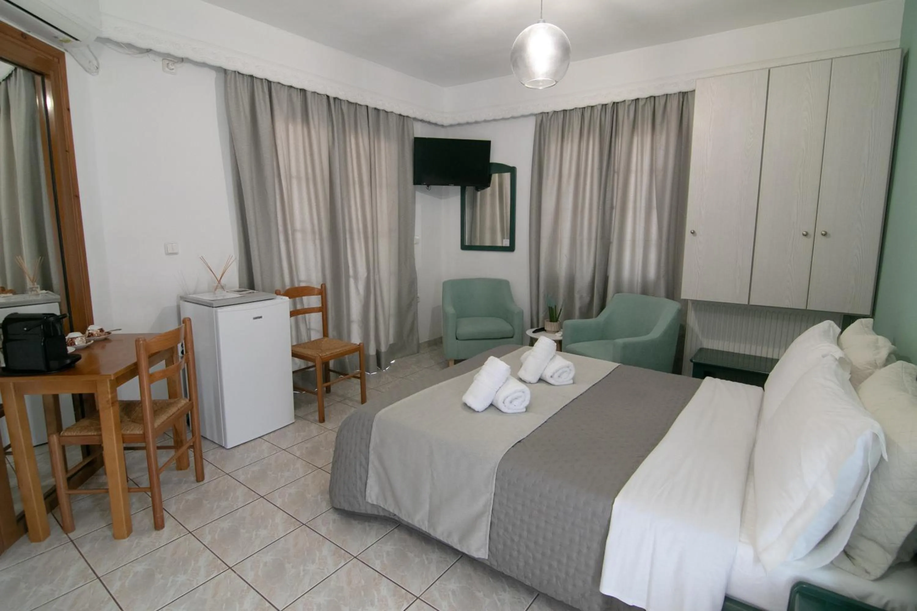 Bed in Malvasia Corner Studios - ex Romeo's House