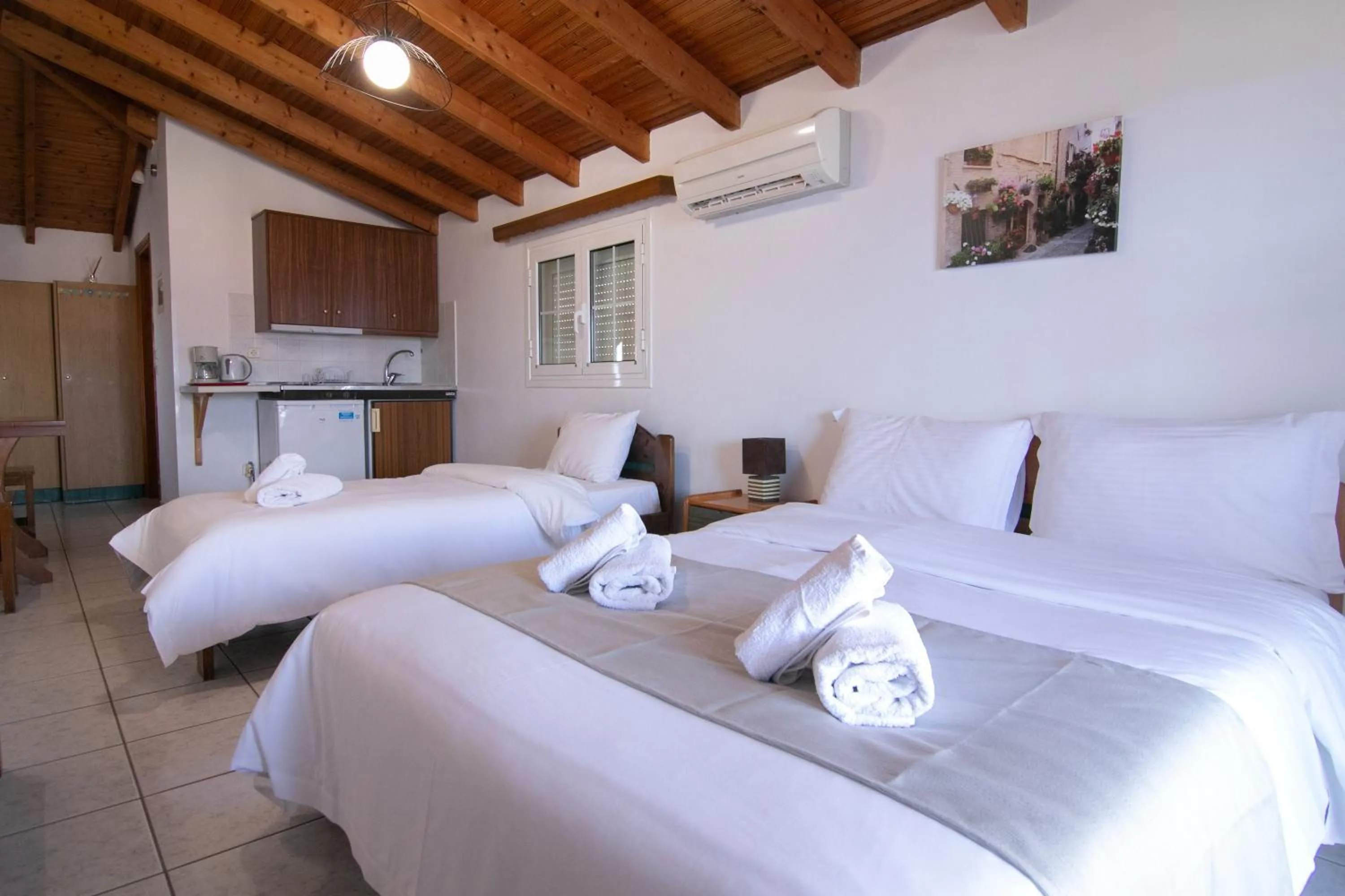 Bed in Malvasia Corner Studios - ex Romeo's House