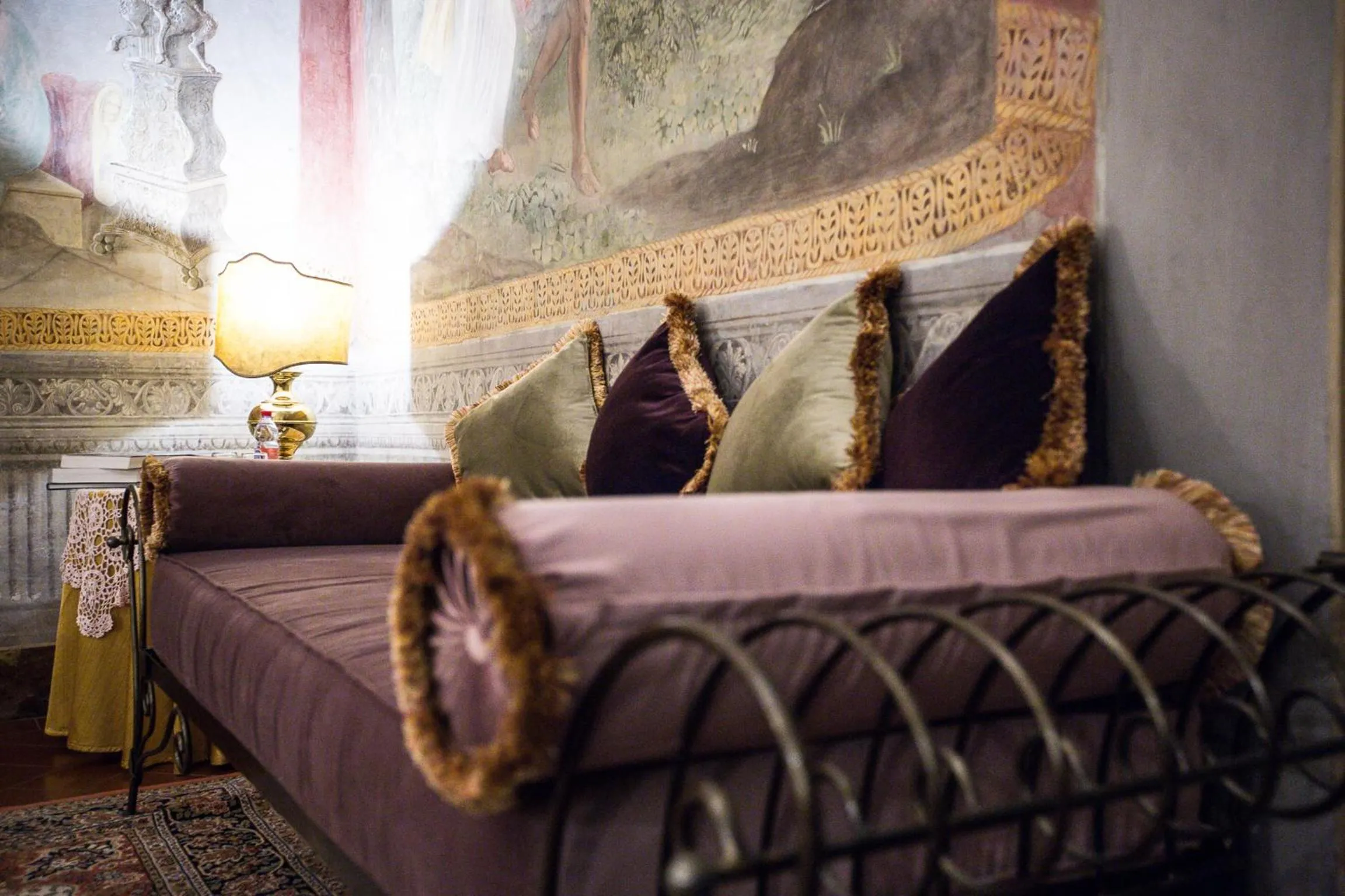 Decorative detail, Bed in Hotel Burchianti