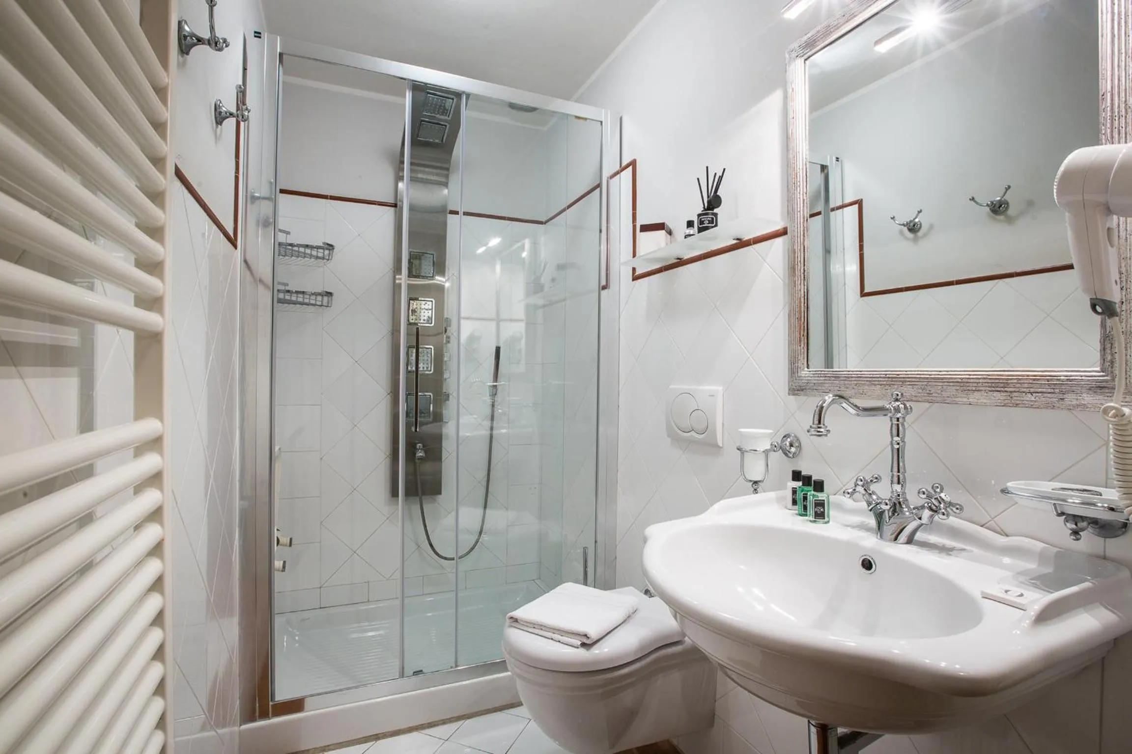 Bathroom in Hotel Burchianti