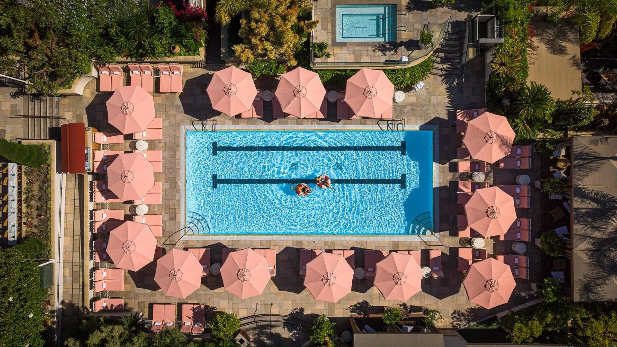 Swimming pool in Four Seasons Hotel Los Angeles at Beverly Hills