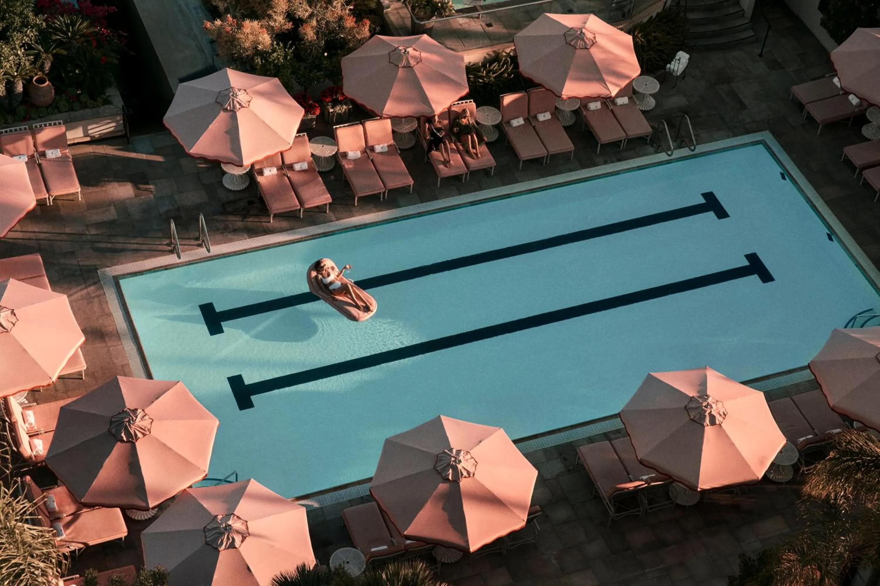 Swimming pool in Four Seasons Hotel Los Angeles at Beverly Hills