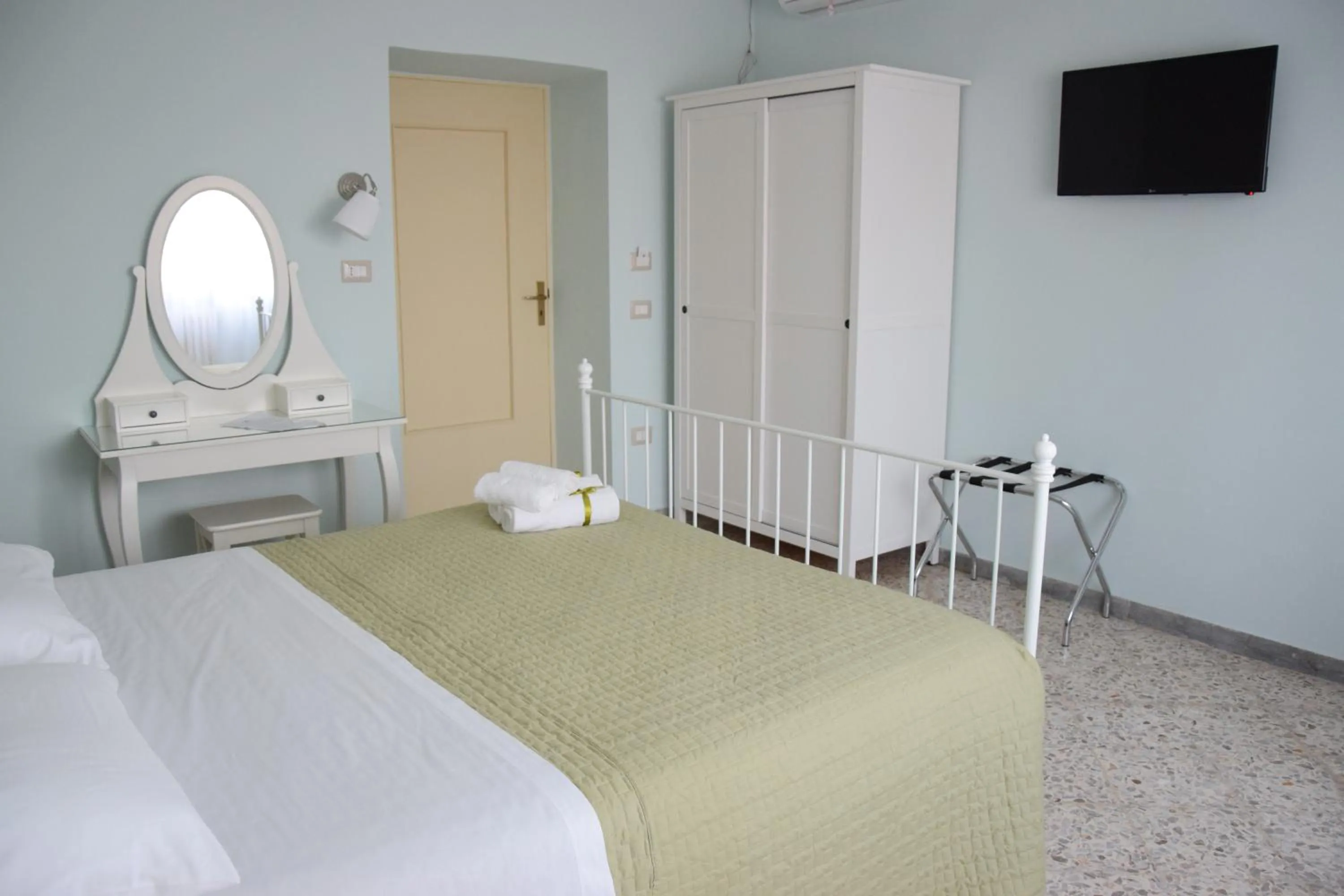 Photo of the whole room, Bed in San Lorenzo