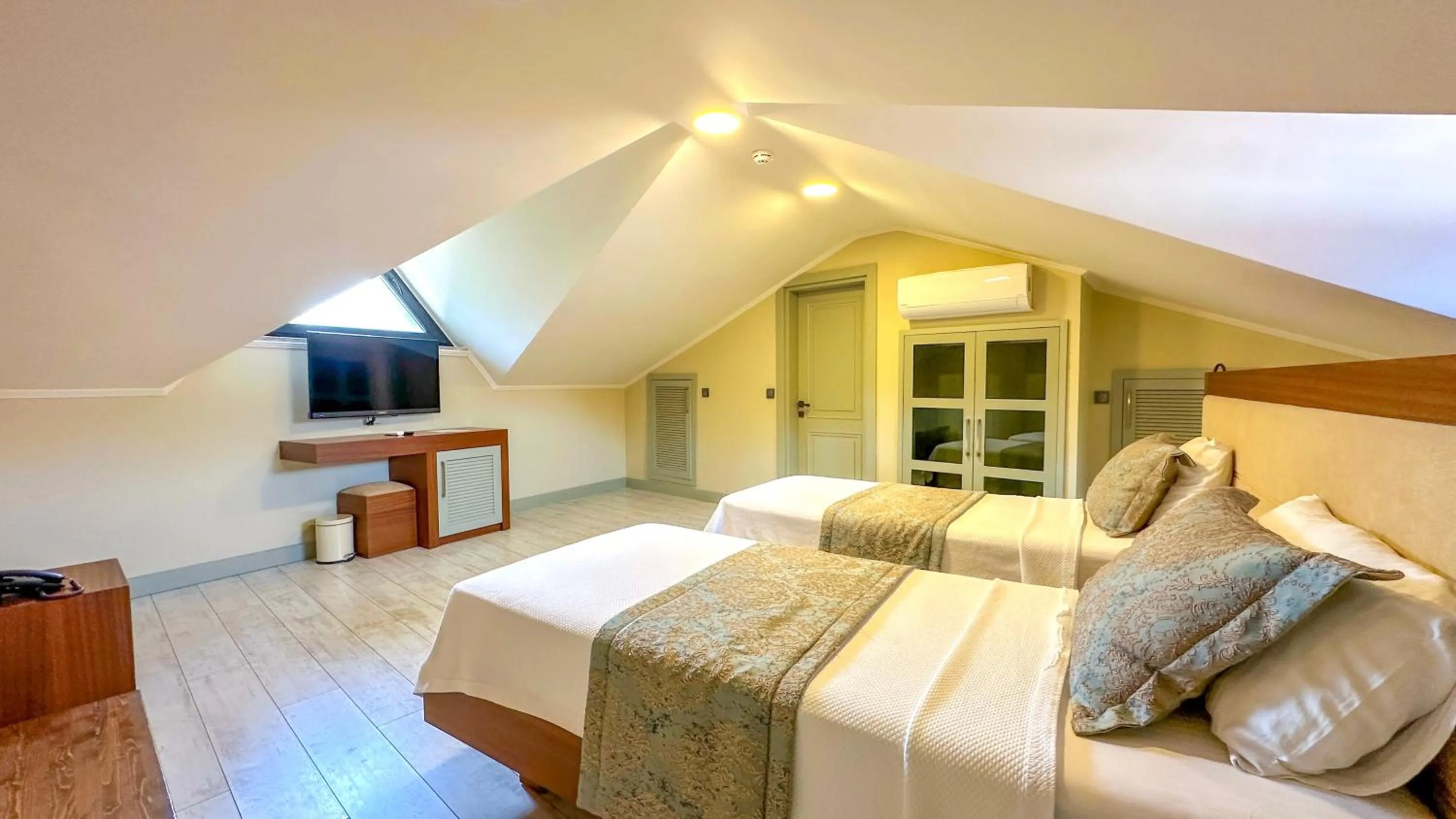 Bed in Göcek Centre Hotel