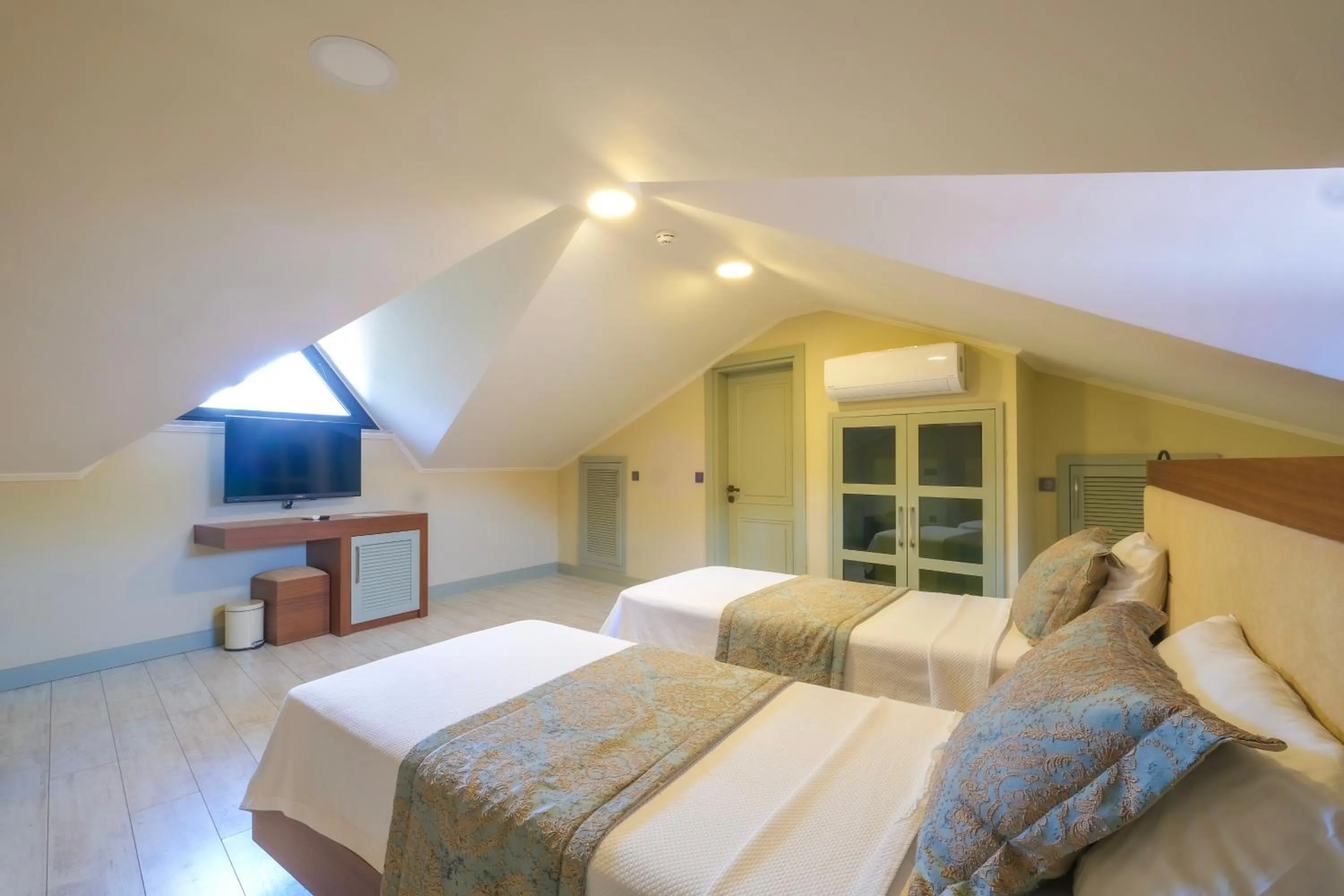 Bed in Göcek Centre Hotel