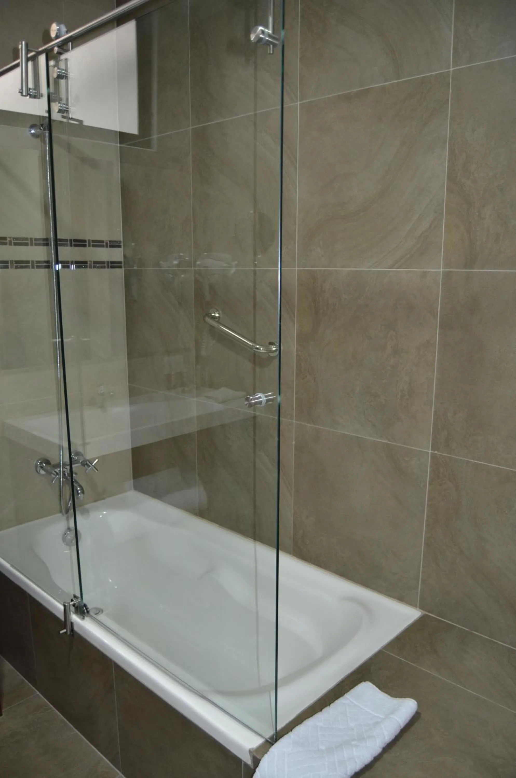 Shower in Hotel San Agustin Plaza