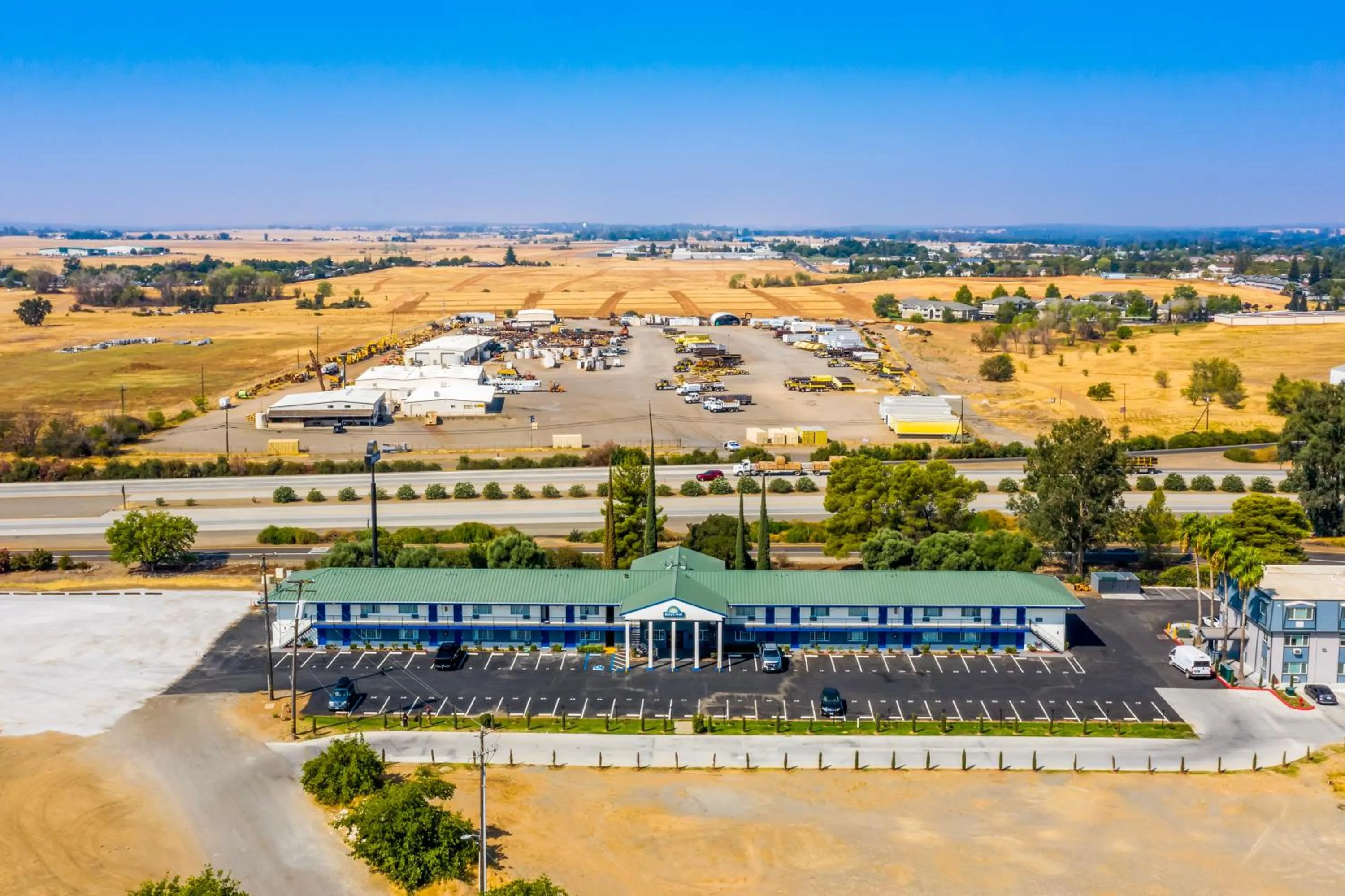 Property building in Days Inn by Wyndham Red Bluff
