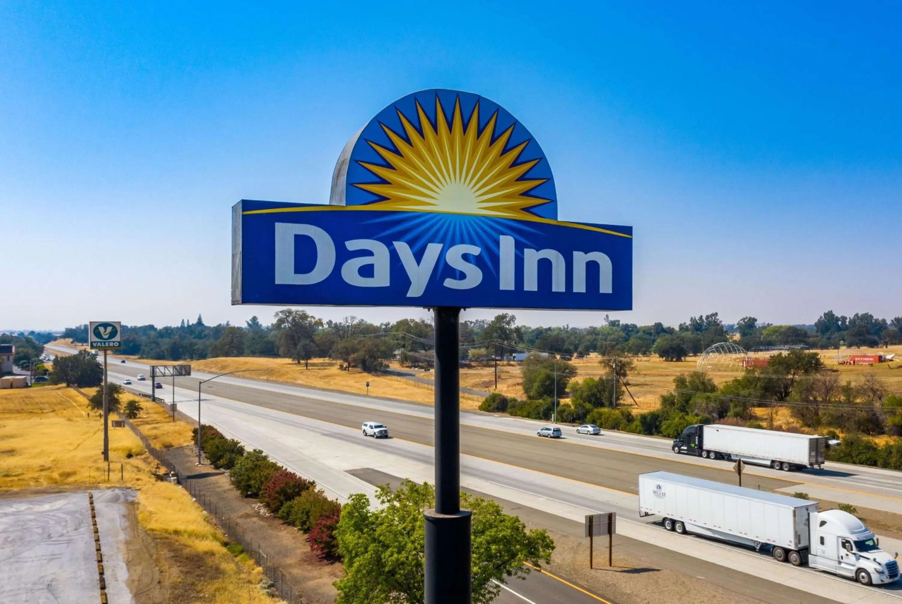 Property building in Days Inn by Wyndham Red Bluff