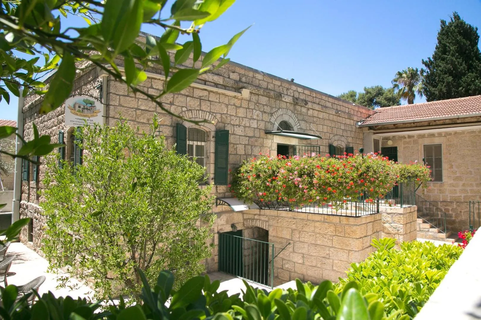 Facade/entrance in The Templer Inn
