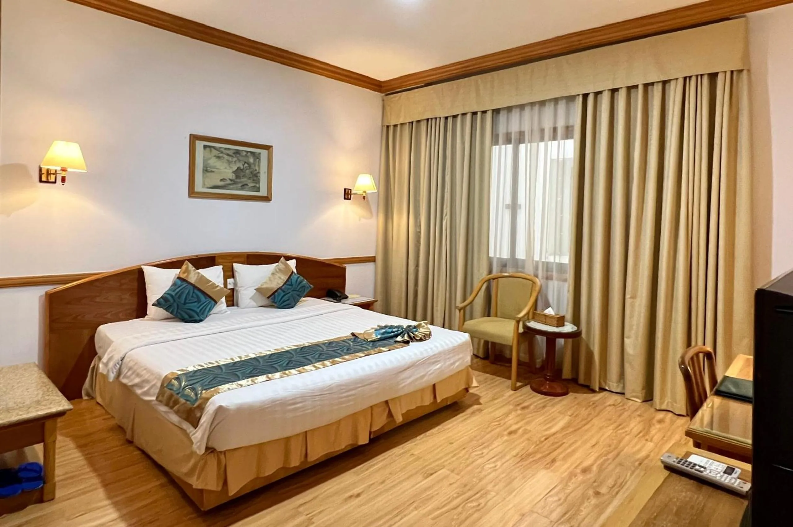 Photo of the whole room, Bed in Oscar Saigon Hotel