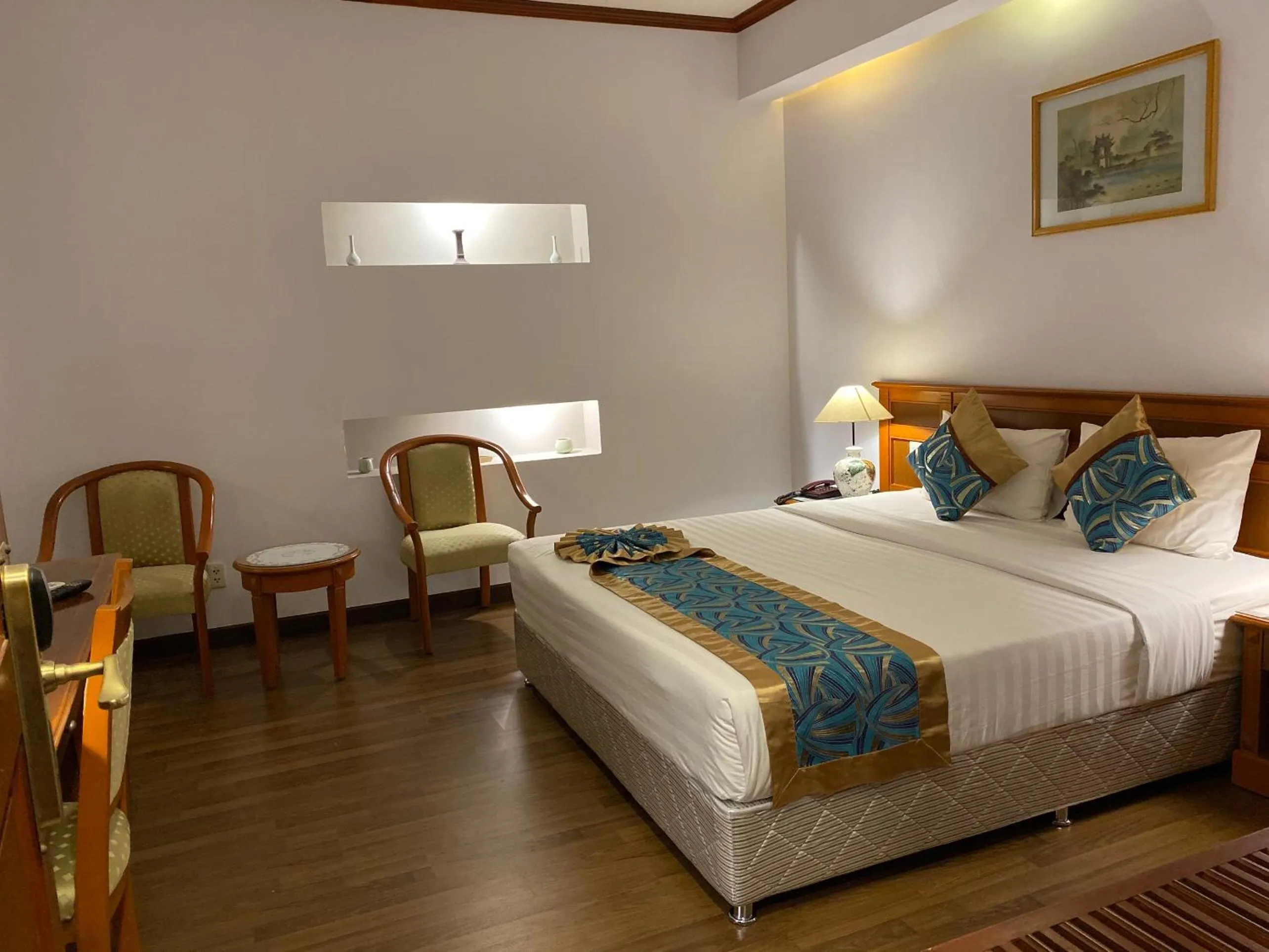 Photo of the whole room, Bed in Oscar Saigon Hotel