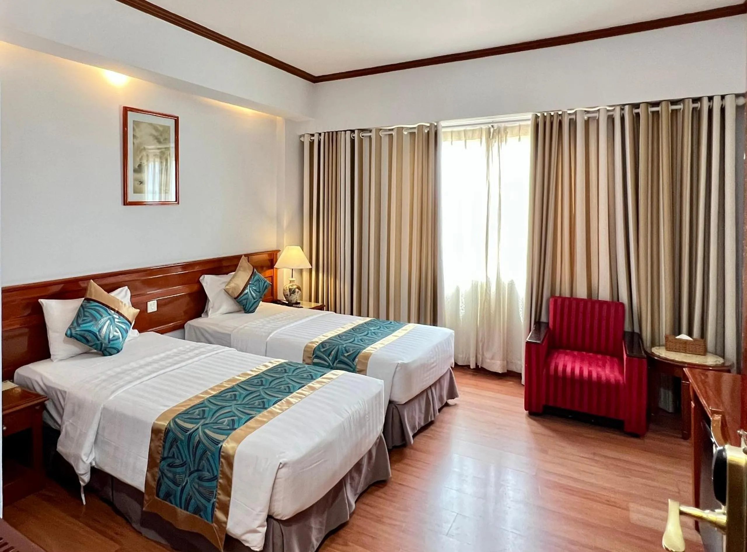 Photo of the whole room, Bed in Oscar Saigon Hotel