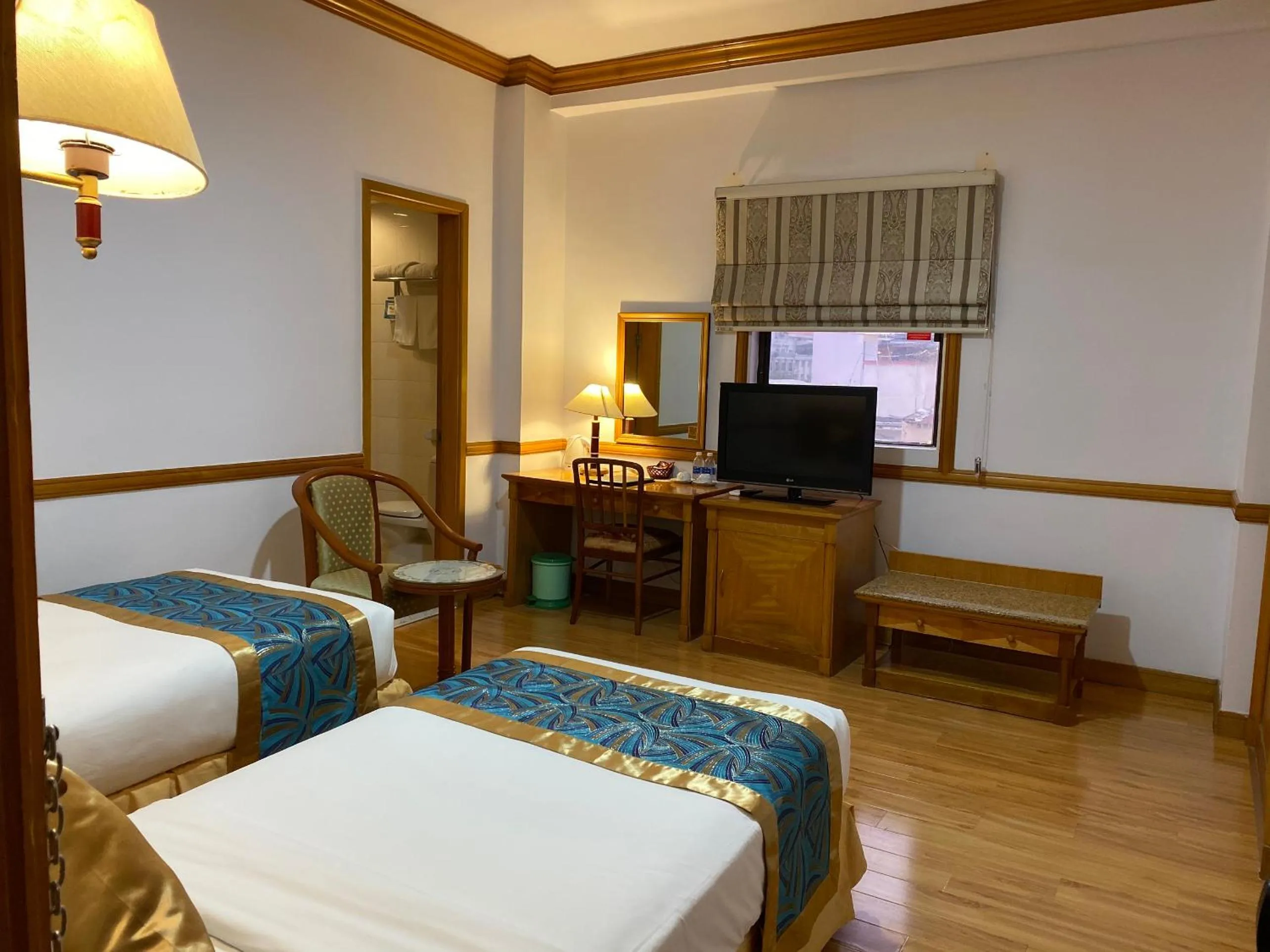 Photo of the whole room, Bed in Oscar Saigon Hotel