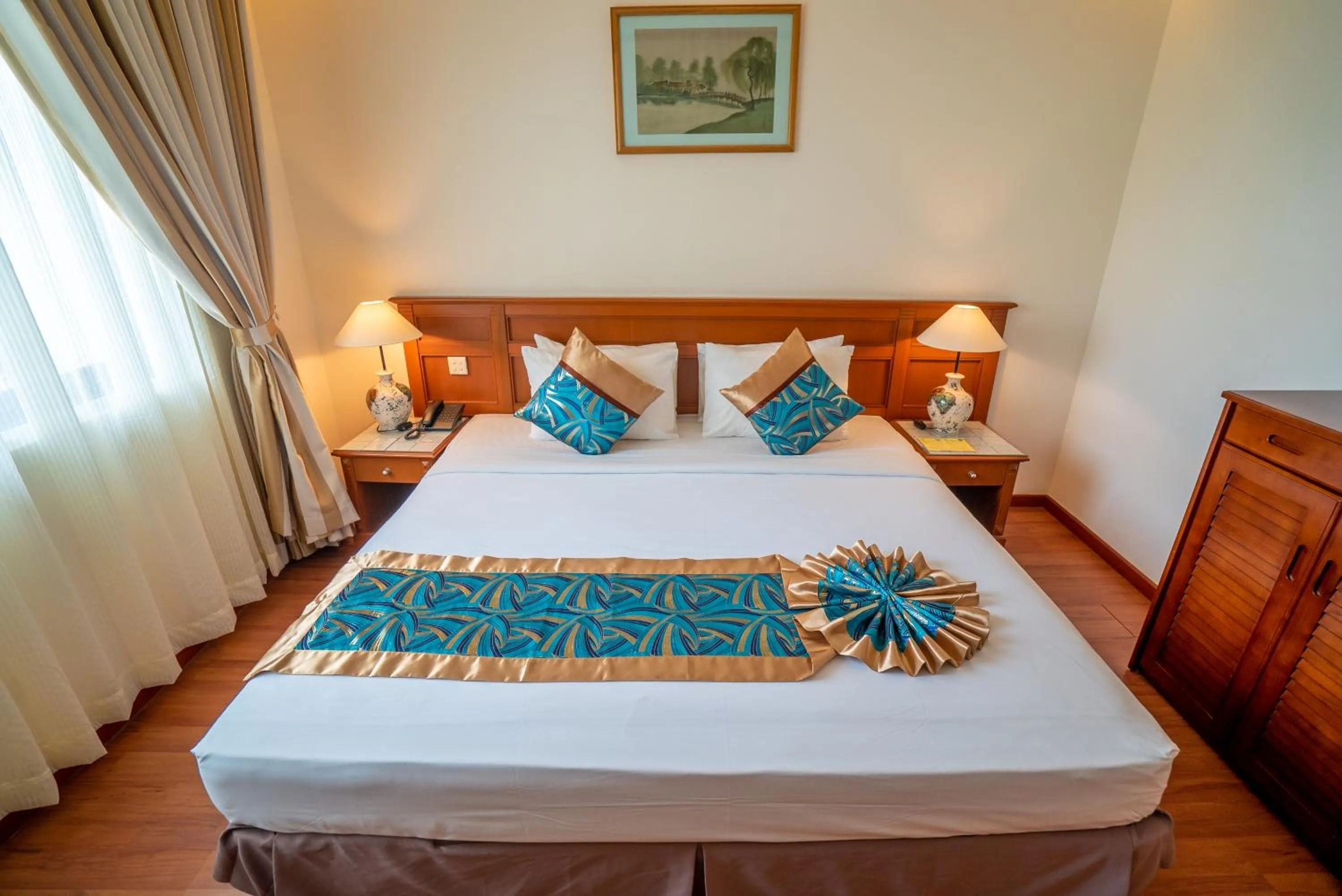 Bedroom, Bed in Oscar Saigon Hotel