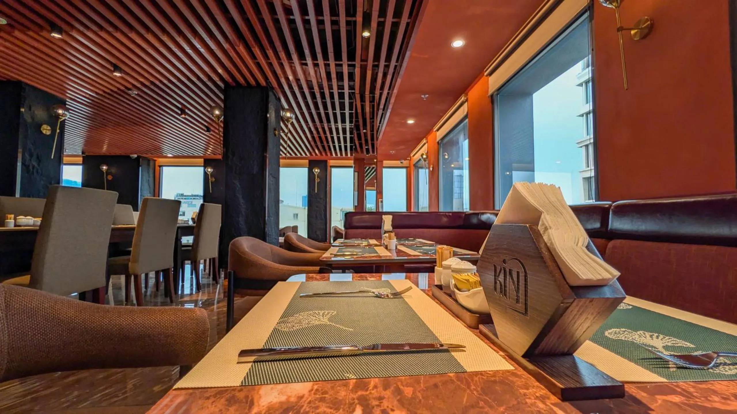 Restaurant/places to eat in KiN Hotel Ly Tu Trong Edition