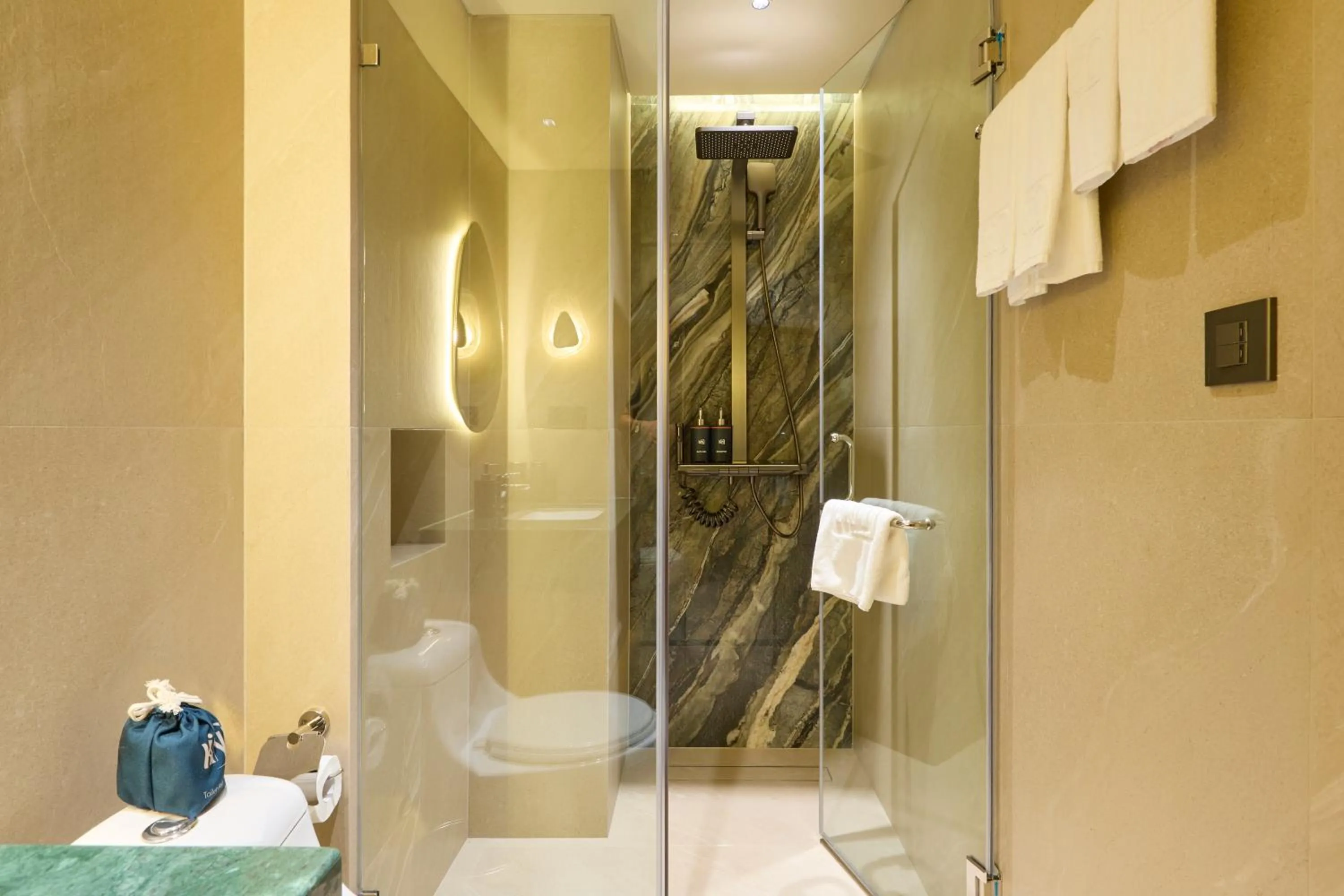 Shower in KiN Hotel Ly Tu Trong Edition