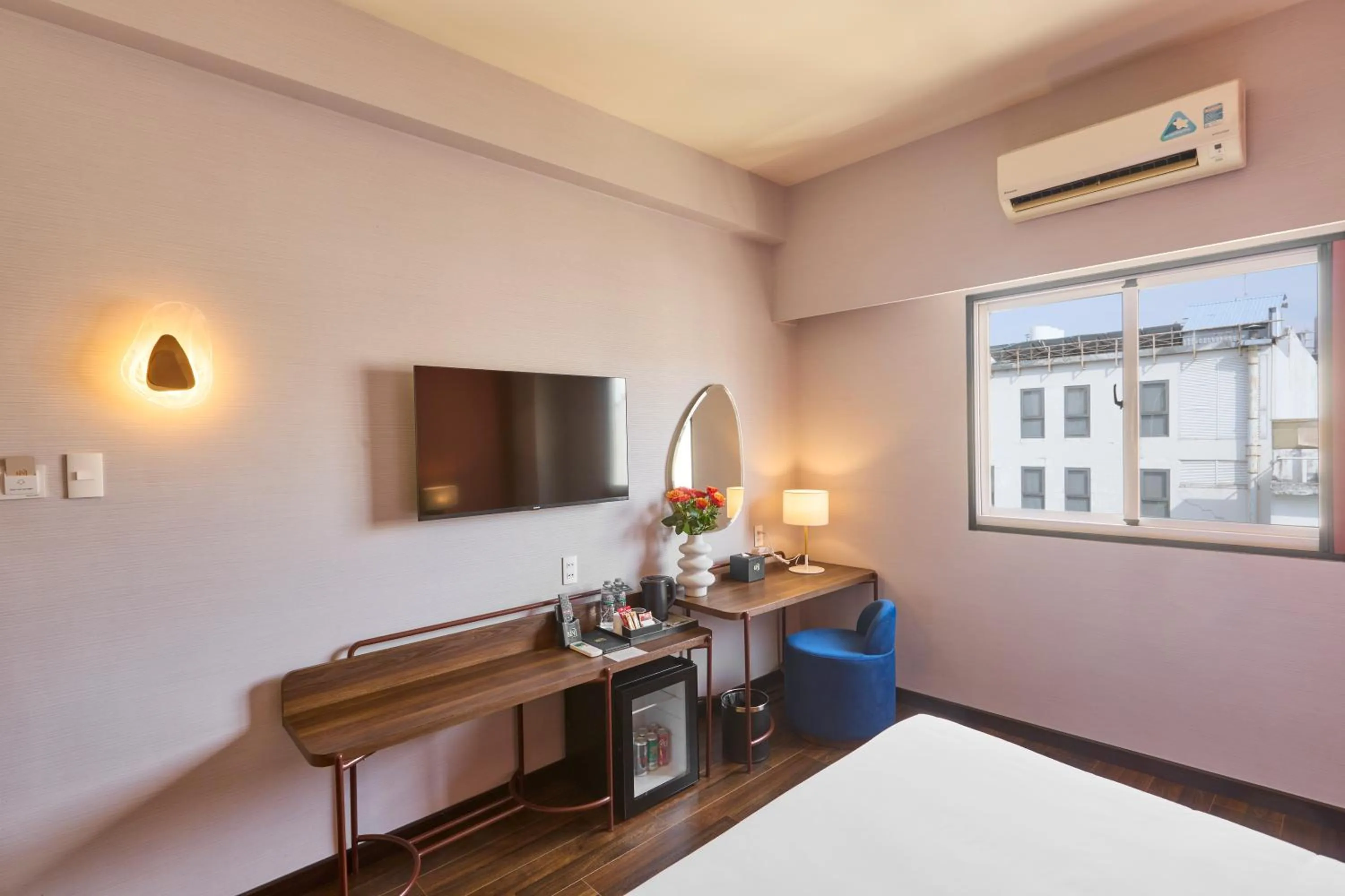 TV and multimedia, Bed in KiN Hotel Ly Tu Trong Edition