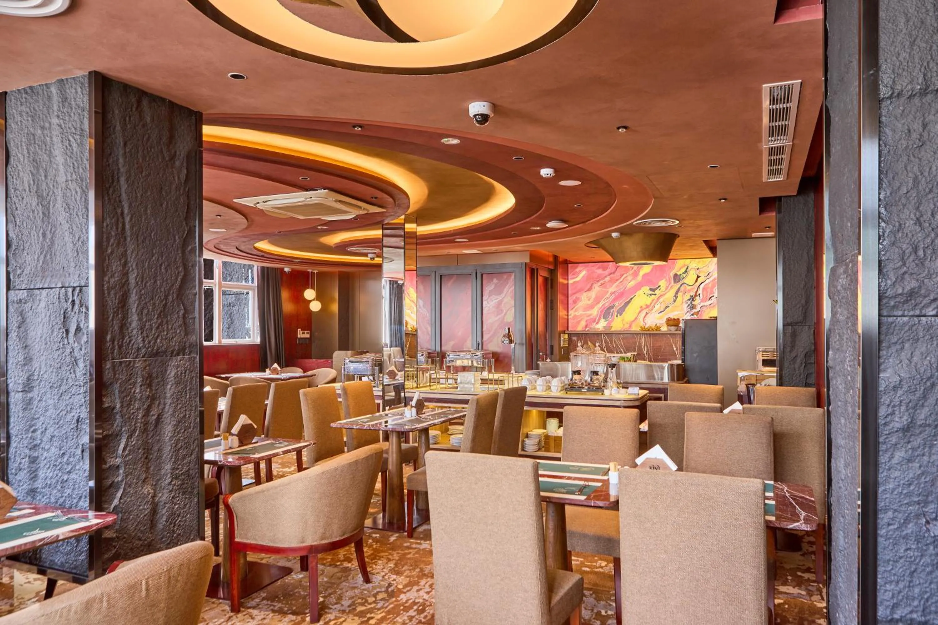 Restaurant/places to eat in KiN Hotel Ly Tu Trong Edition