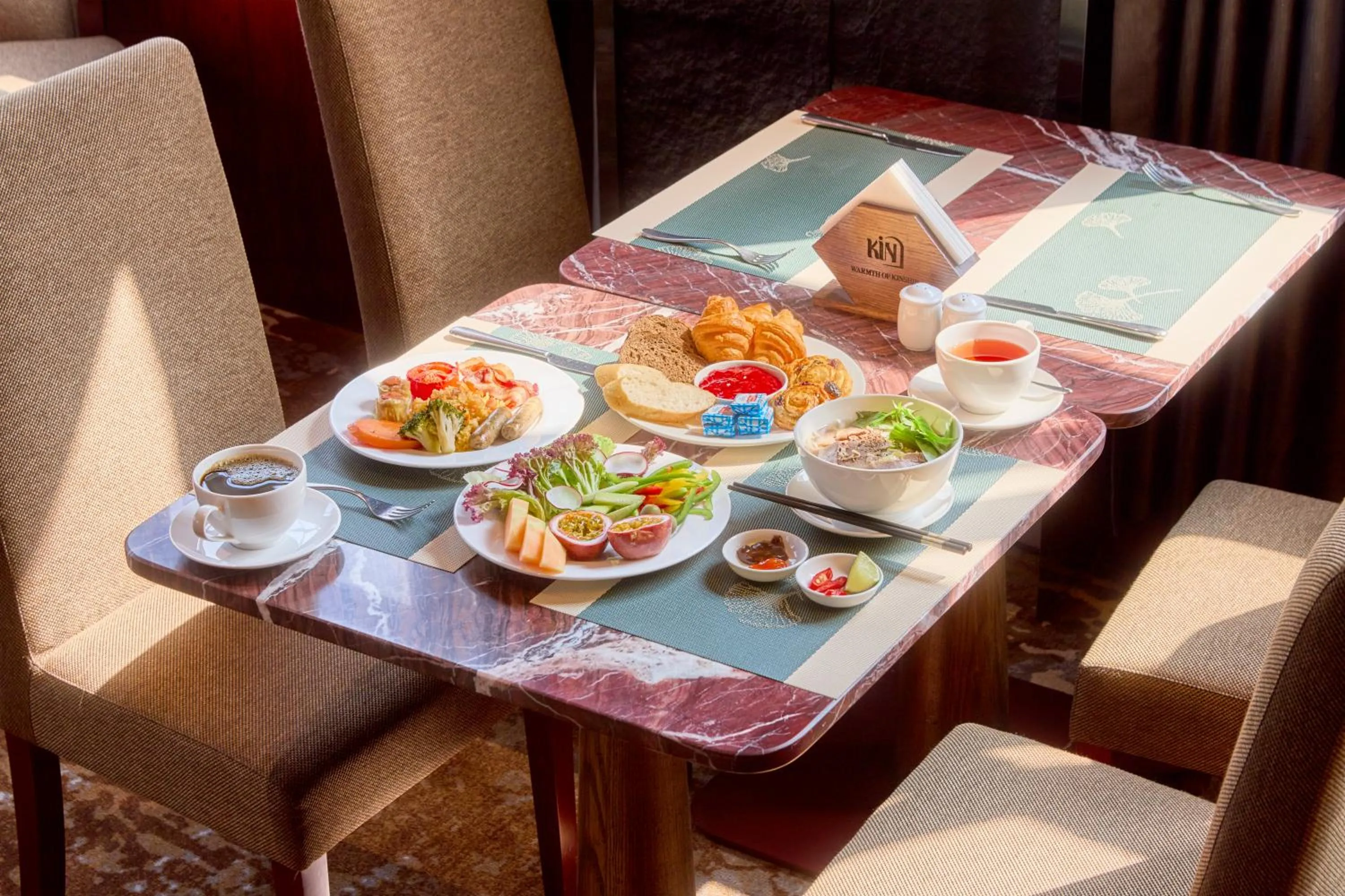 Restaurant/places to eat in KiN Hotel Ly Tu Trong Edition