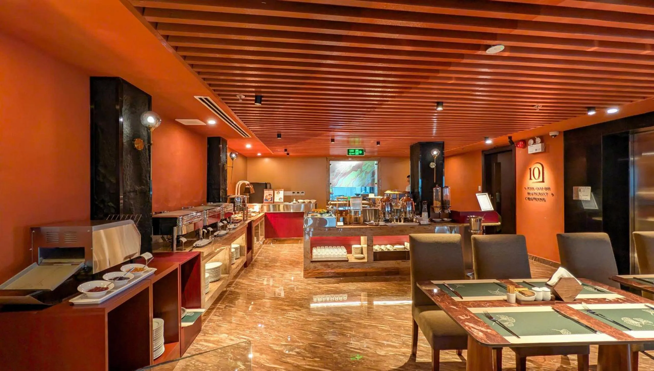 Restaurant/places to eat in KiN Hotel Ly Tu Trong Edition