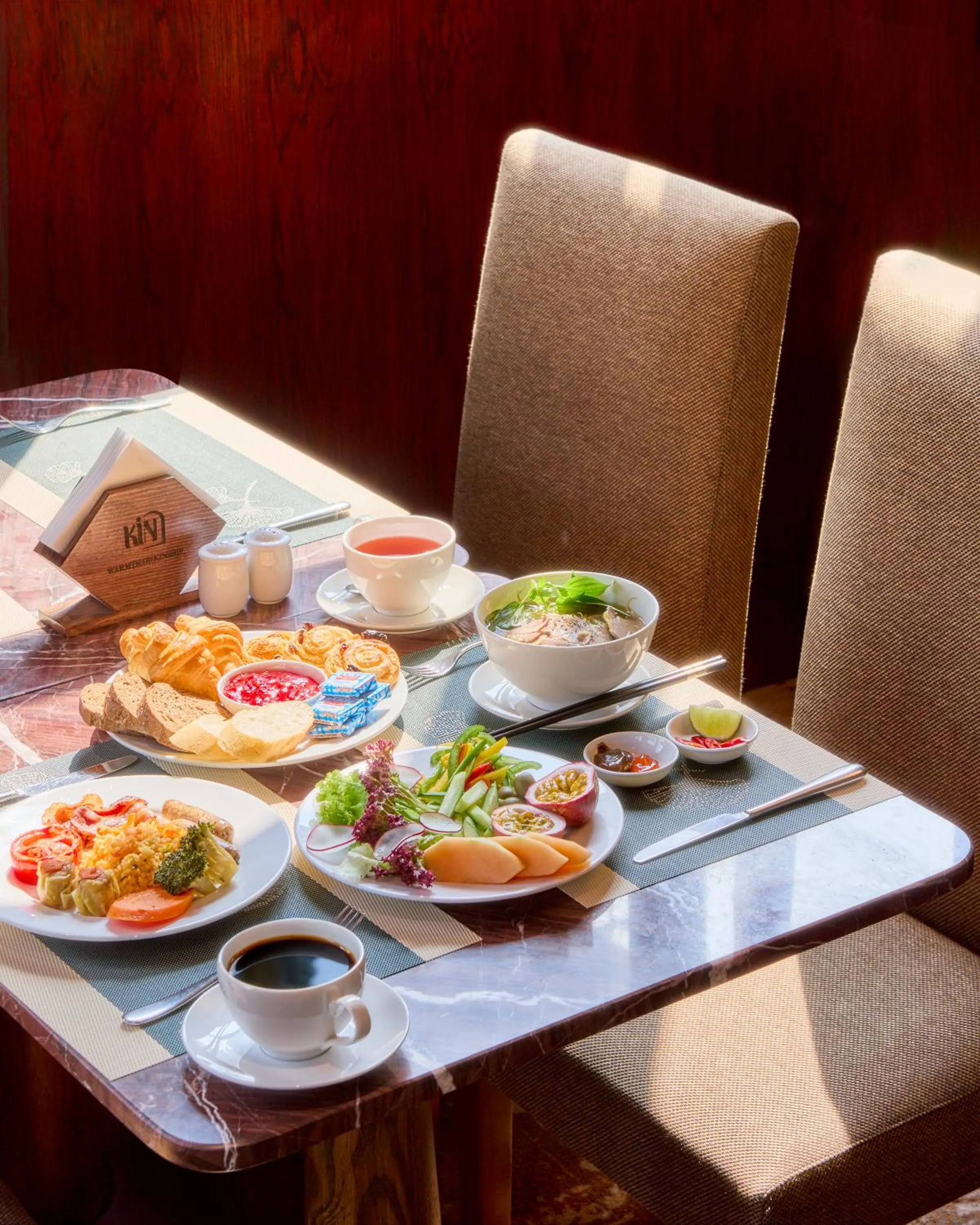 Restaurant/places to eat in KiN Hotel Ly Tu Trong Edition