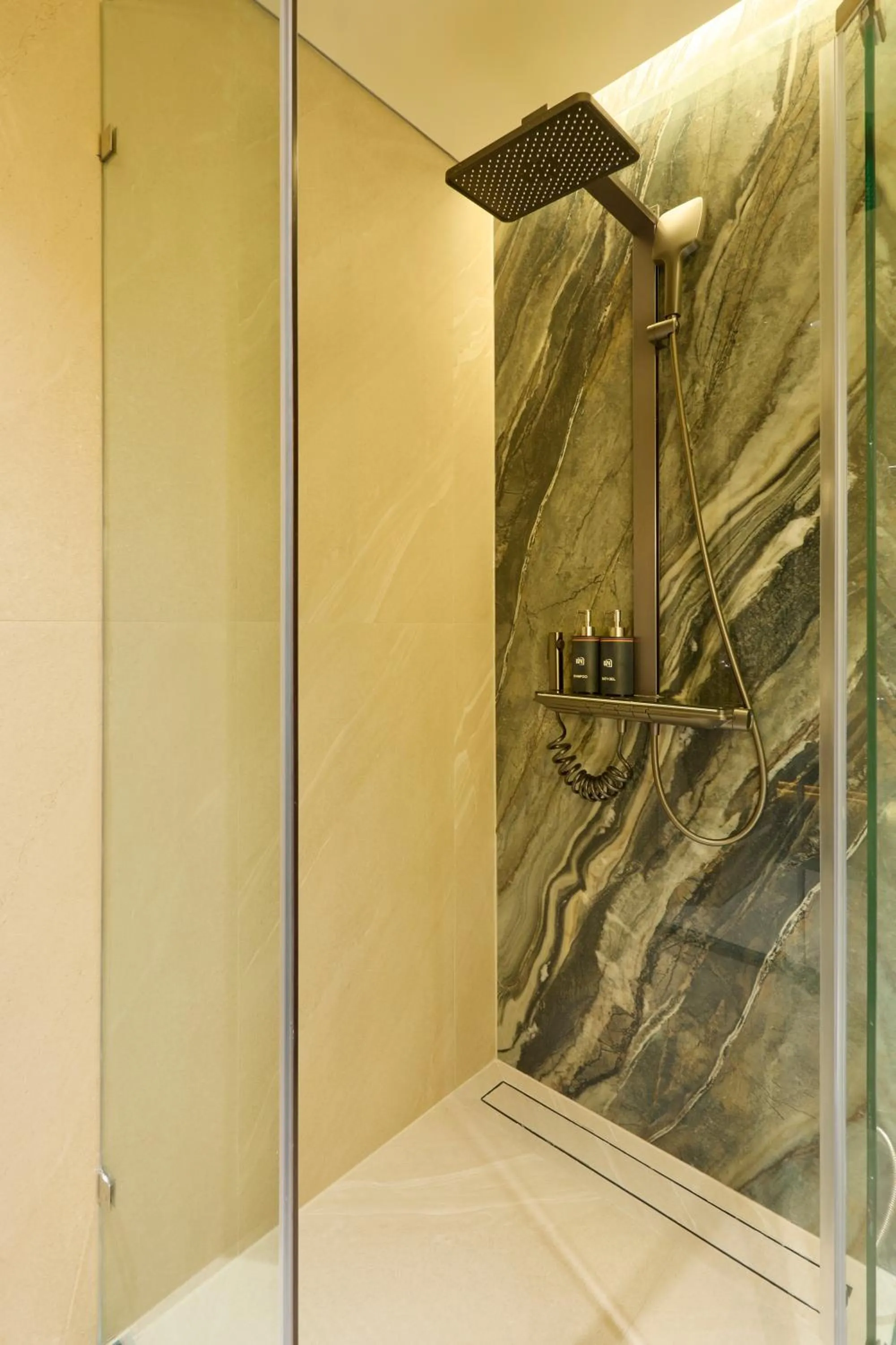 Shower in KiN Hotel Ly Tu Trong Edition