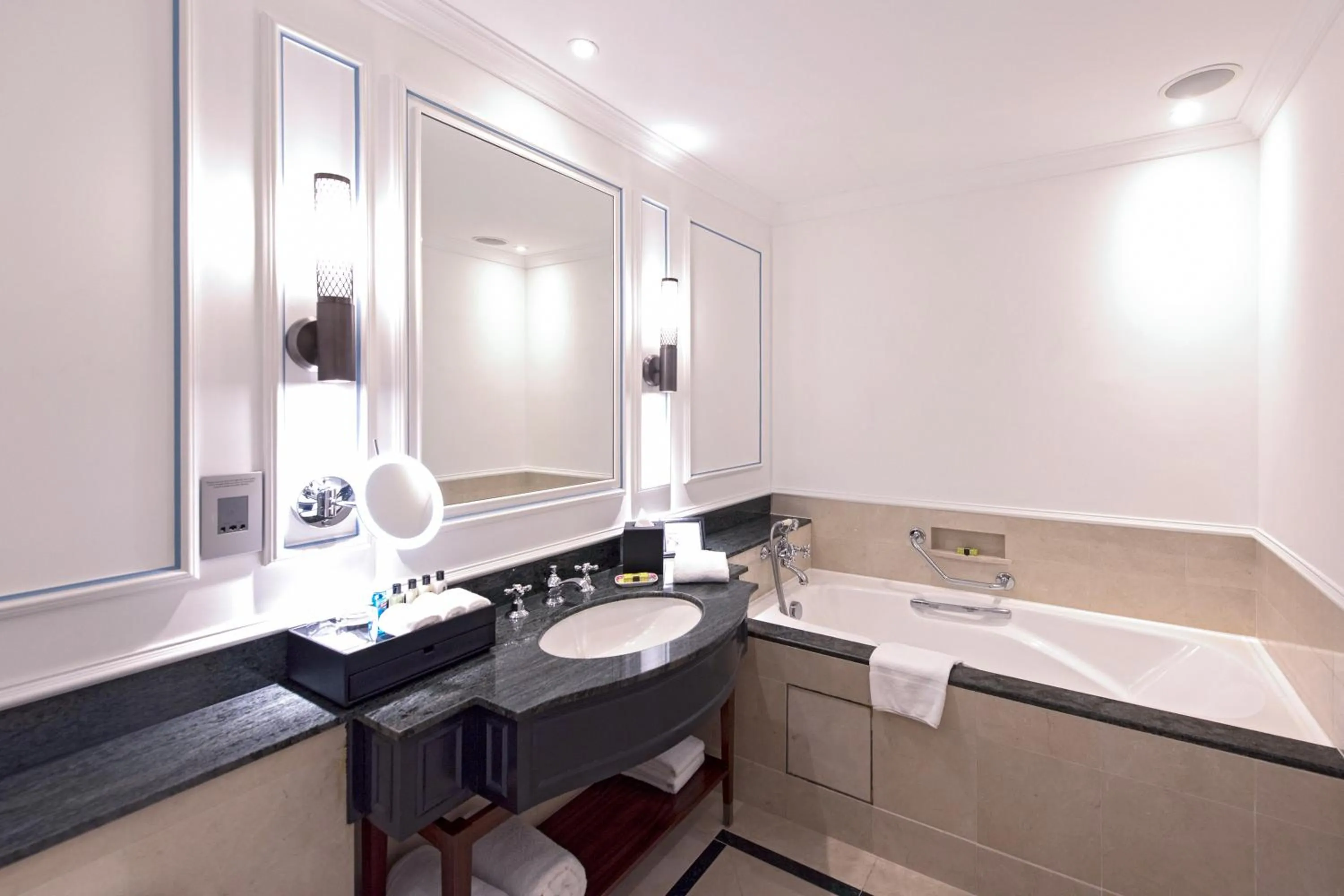 Toilet in InterContinental Singapore by IHG