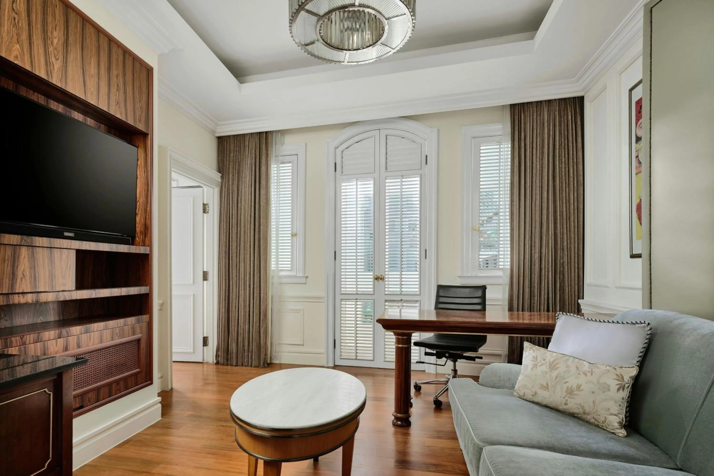Living room in Frasers House, a Luxury Collection Hotel, Singapore