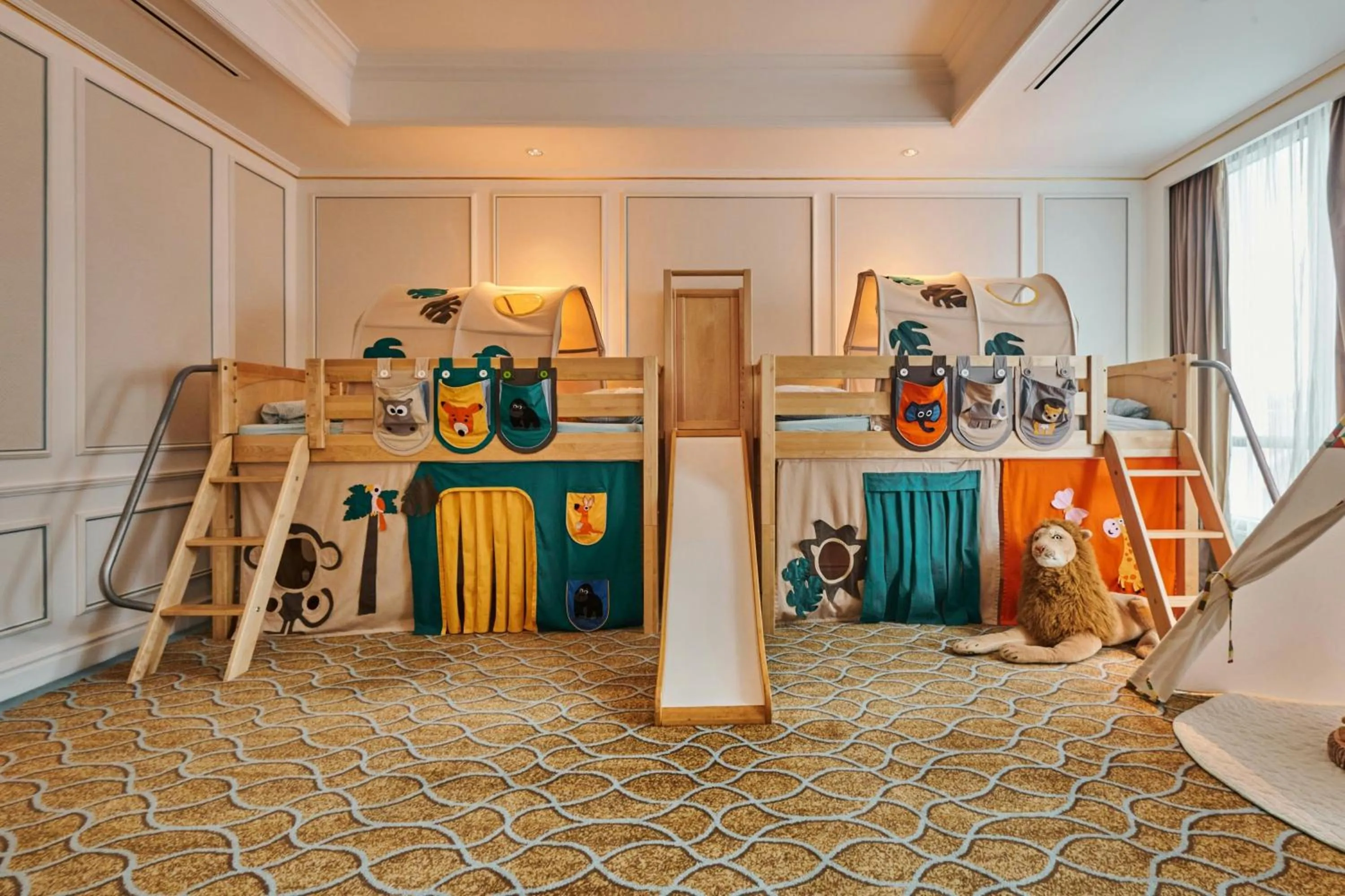 Photo of the whole room in Frasers House, a Luxury Collection Hotel, Singapore