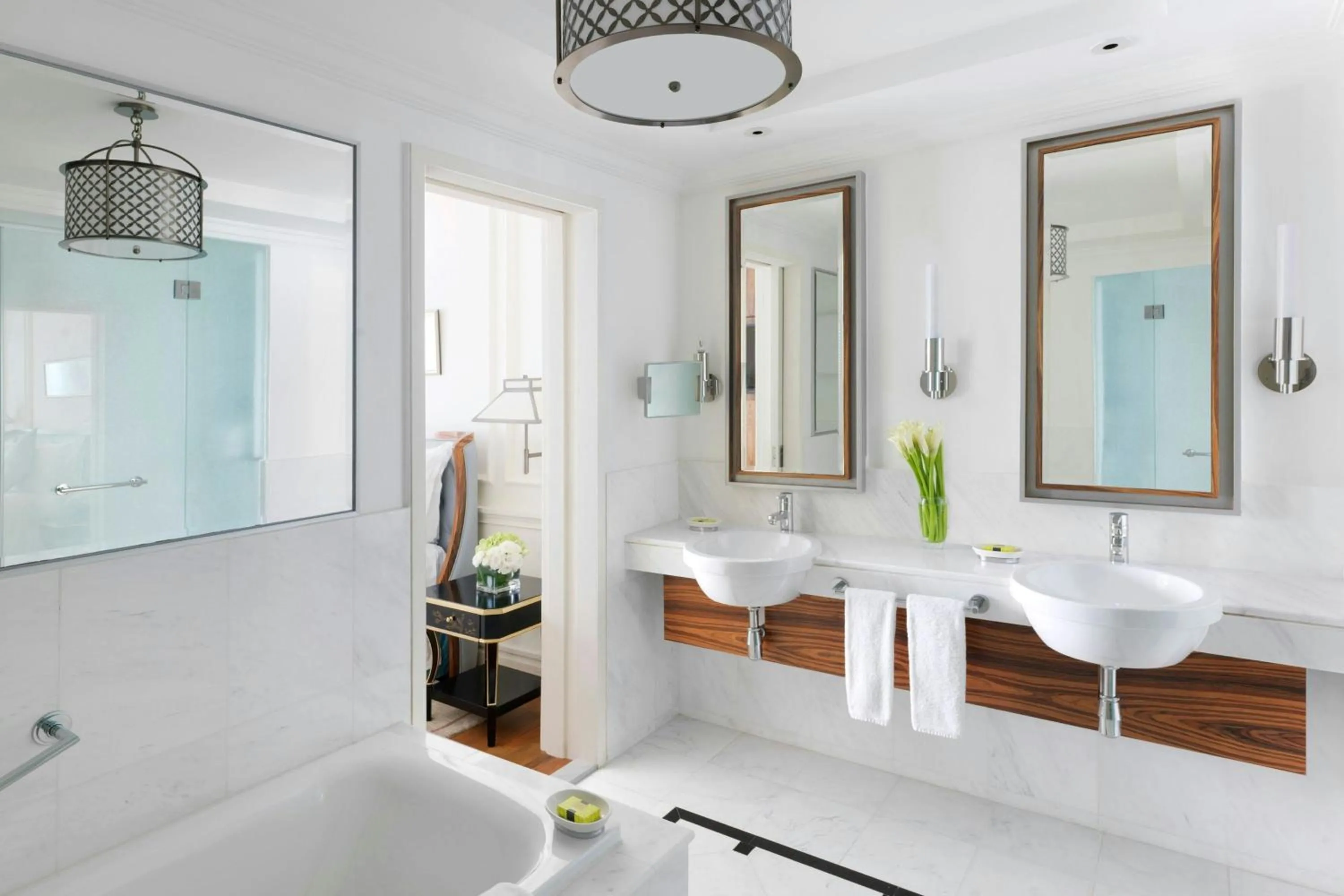 Bathroom in Frasers House, a Luxury Collection Hotel, Singapore