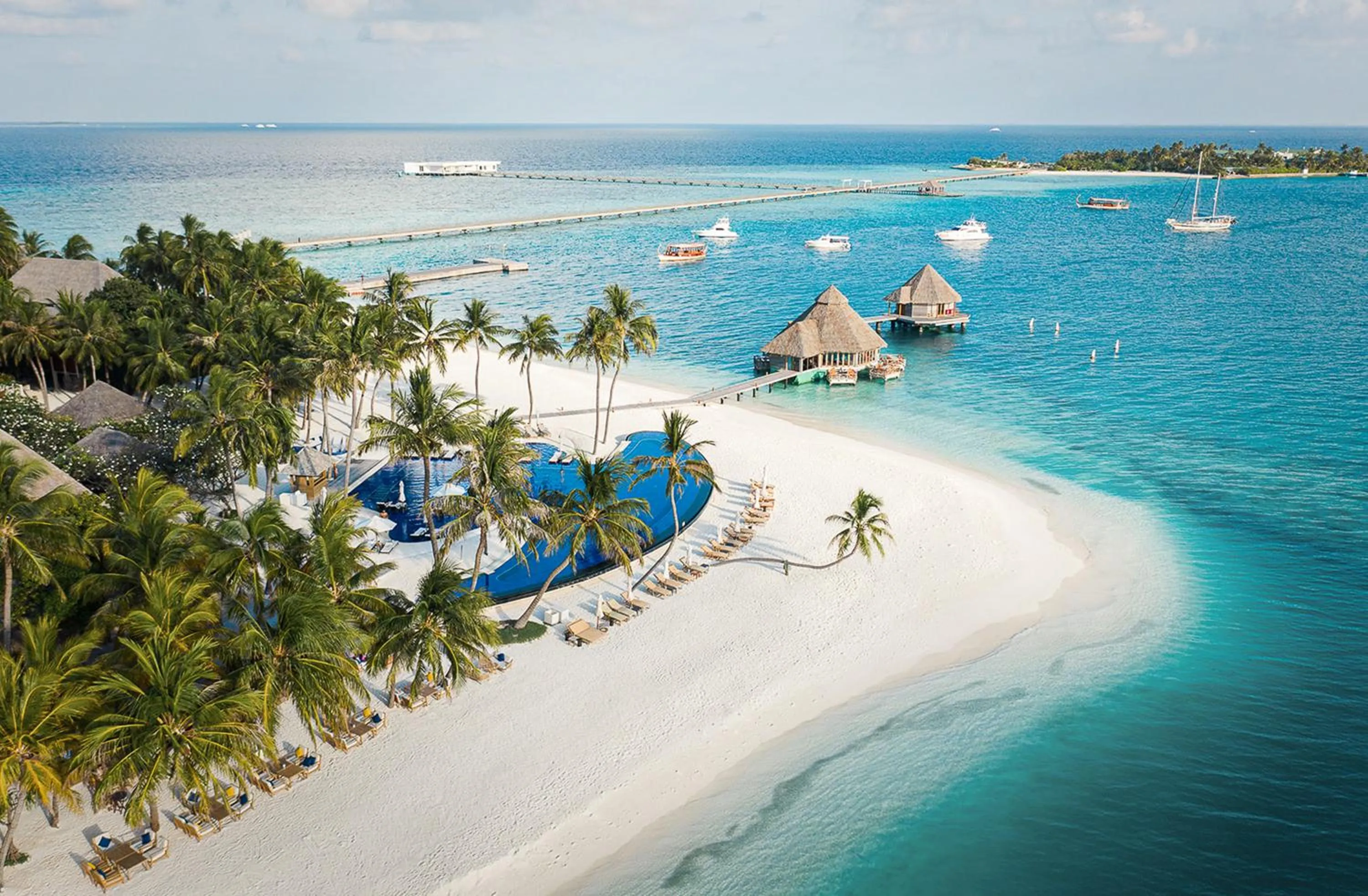 Swimming pool in Conrad Maldives Rangali Island