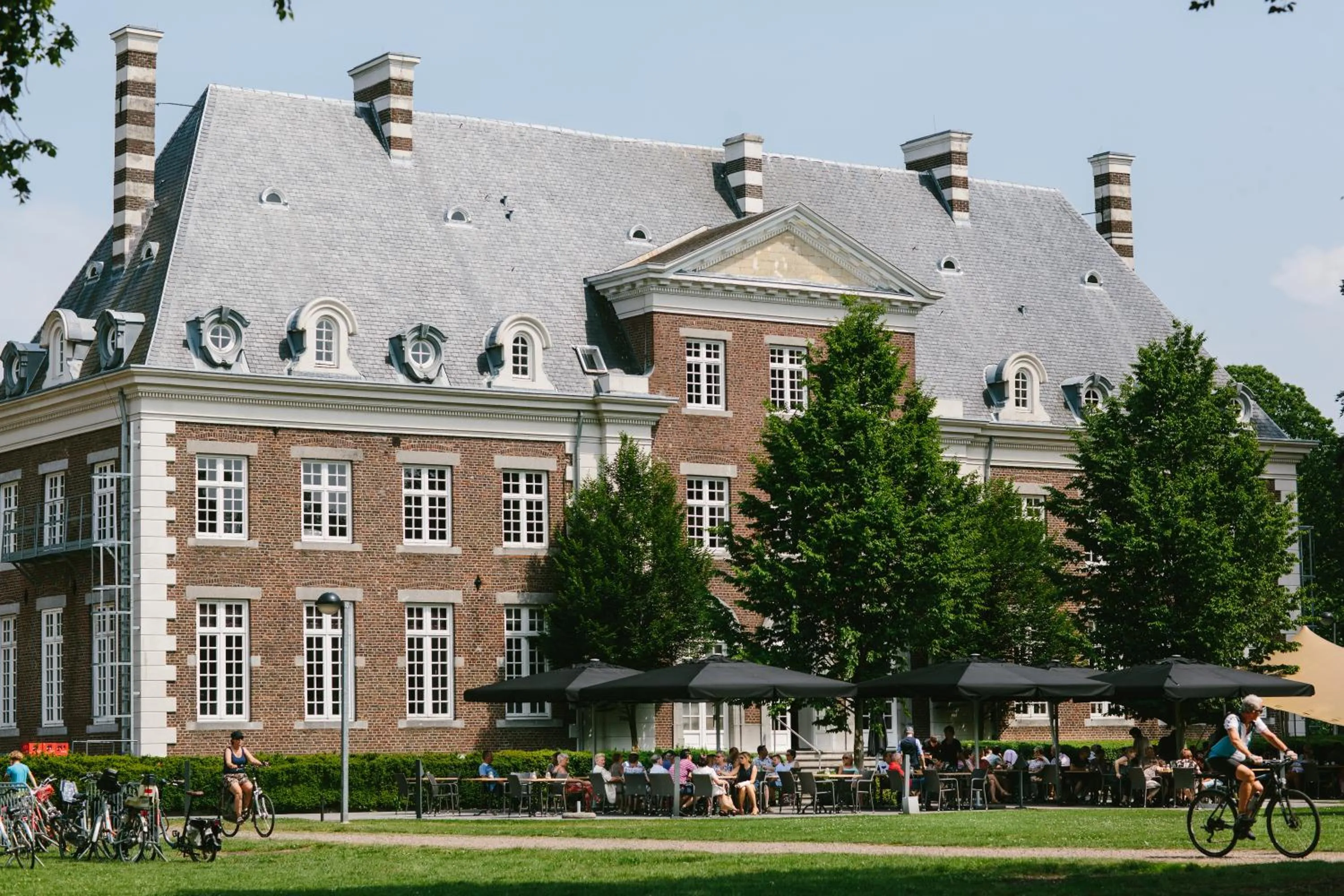 Property building in Kasteel Pietersheim Maastricht - Lanaken