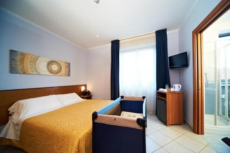 Photo of the whole room, Bed in Hotel Sirio