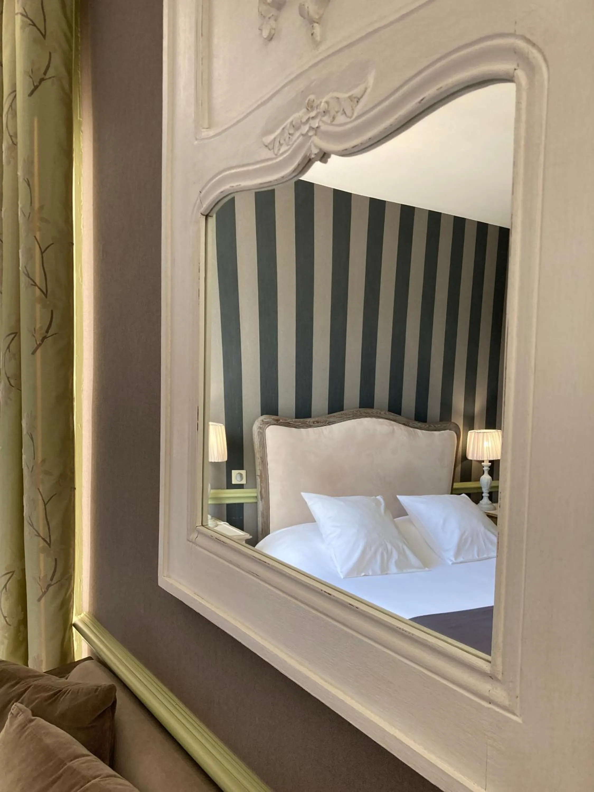 Bedroom, Bed in Hôtel Helvie - Teritoria