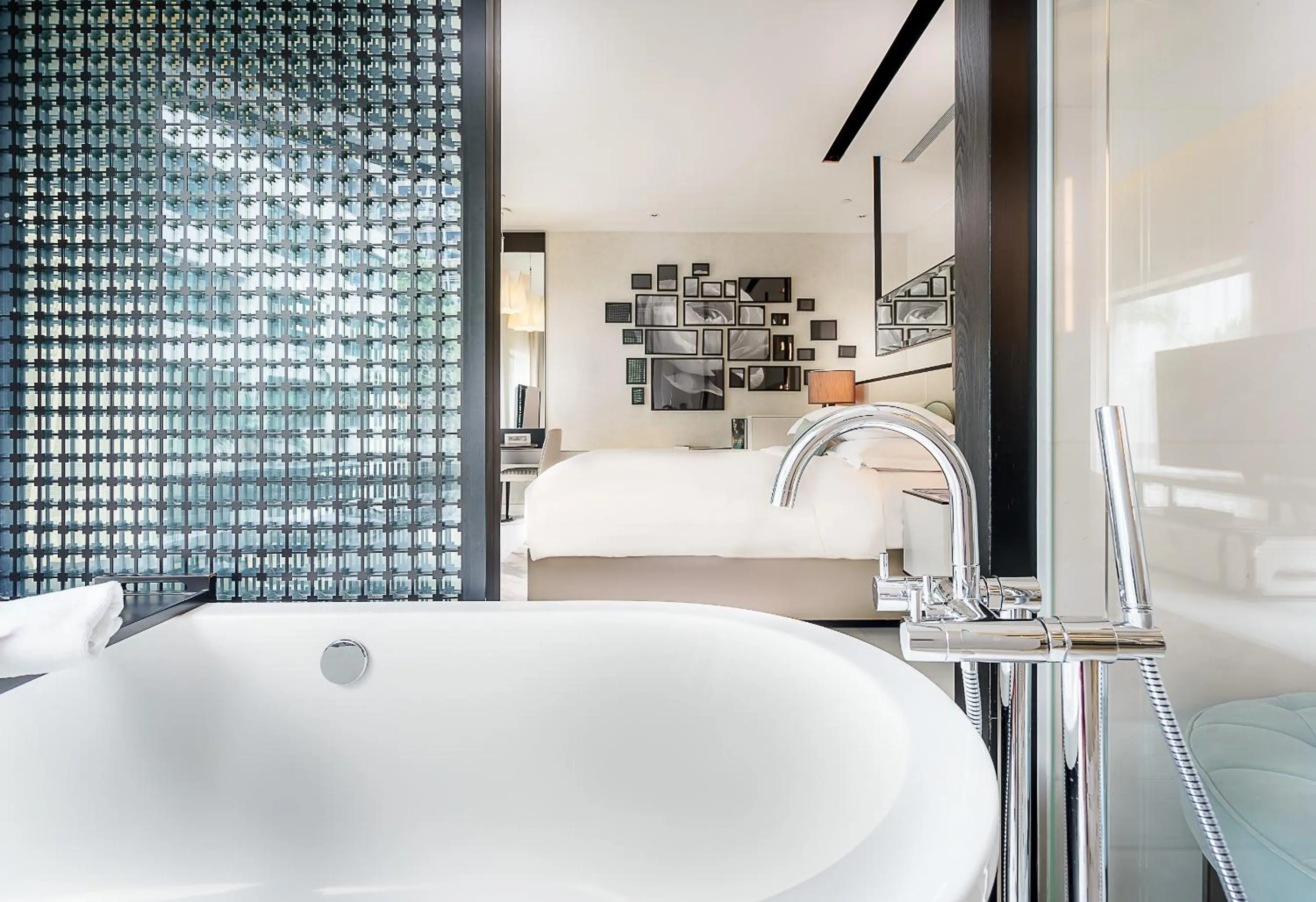 Bathroom, Bed in Naumi Hotel Singapore