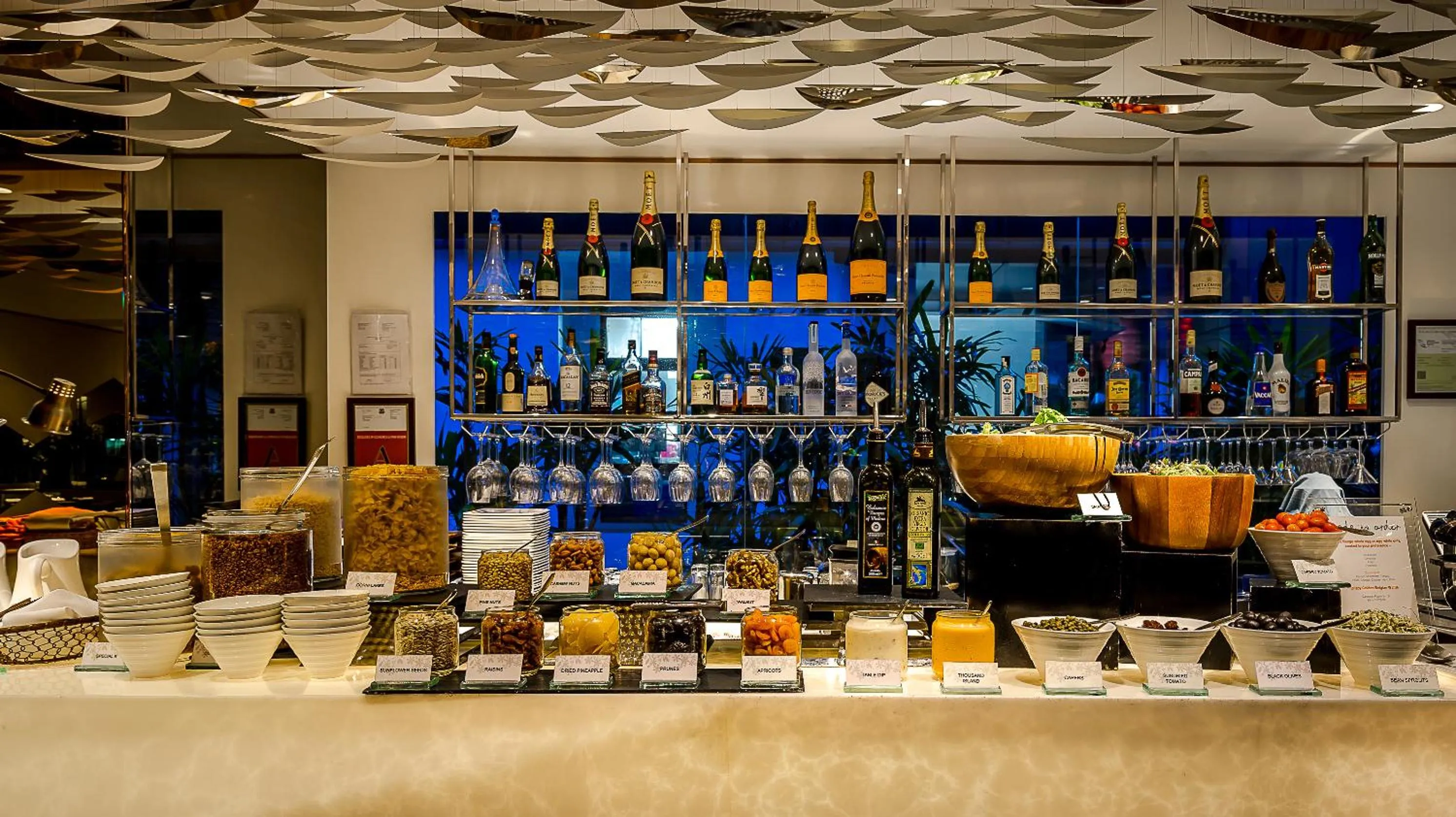 Restaurant/places to eat in Naumi Hotel Singapore