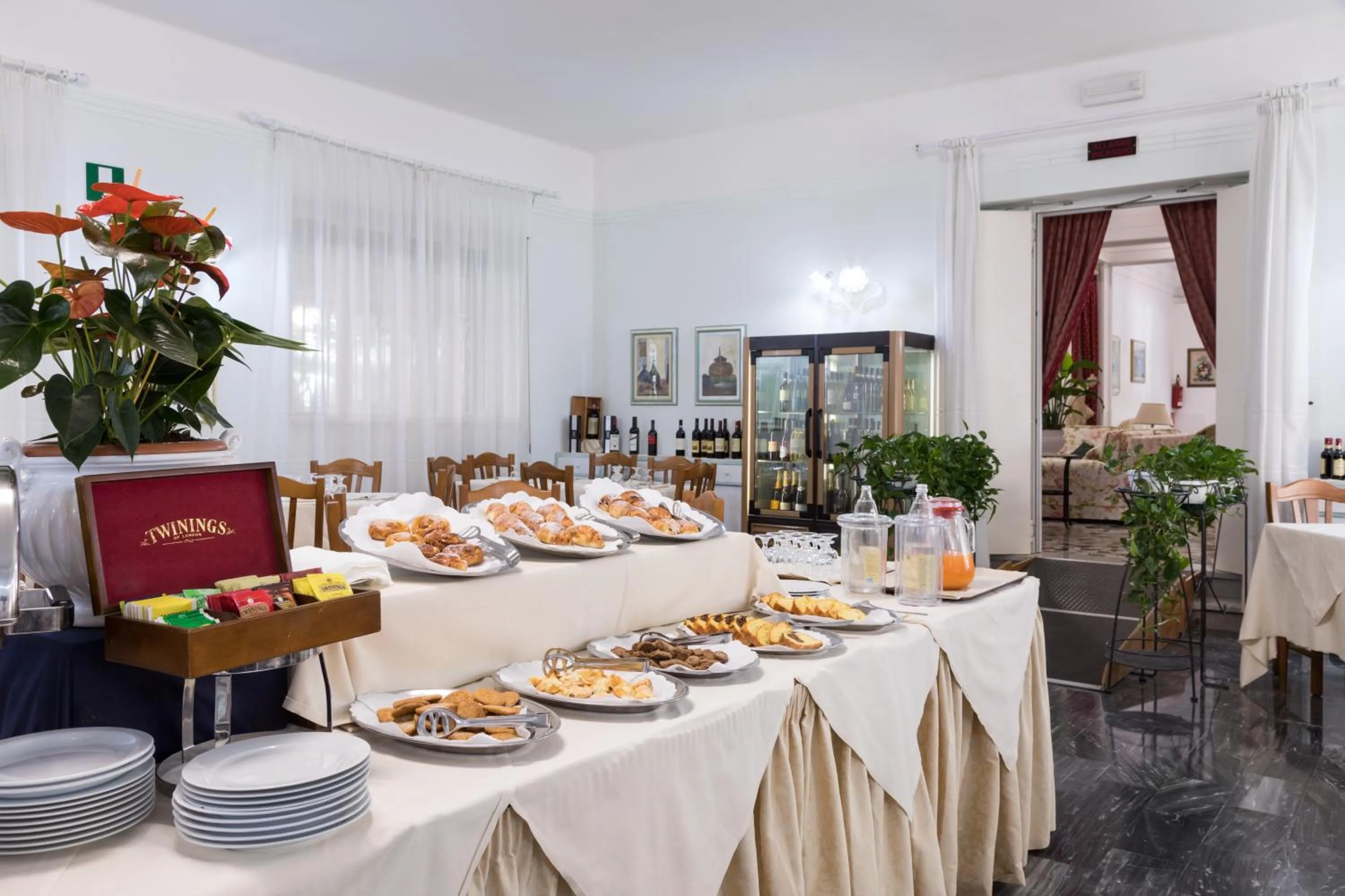 Breakfast in Hotel Astor Victoria