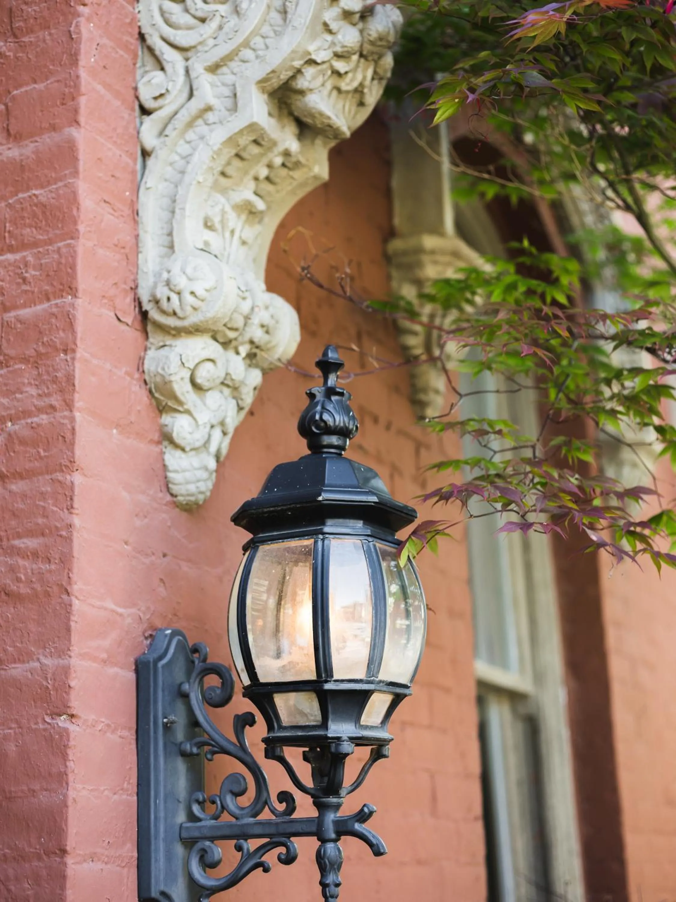 Facade/entrance in Downtown Memphis Shellcrest Apartments