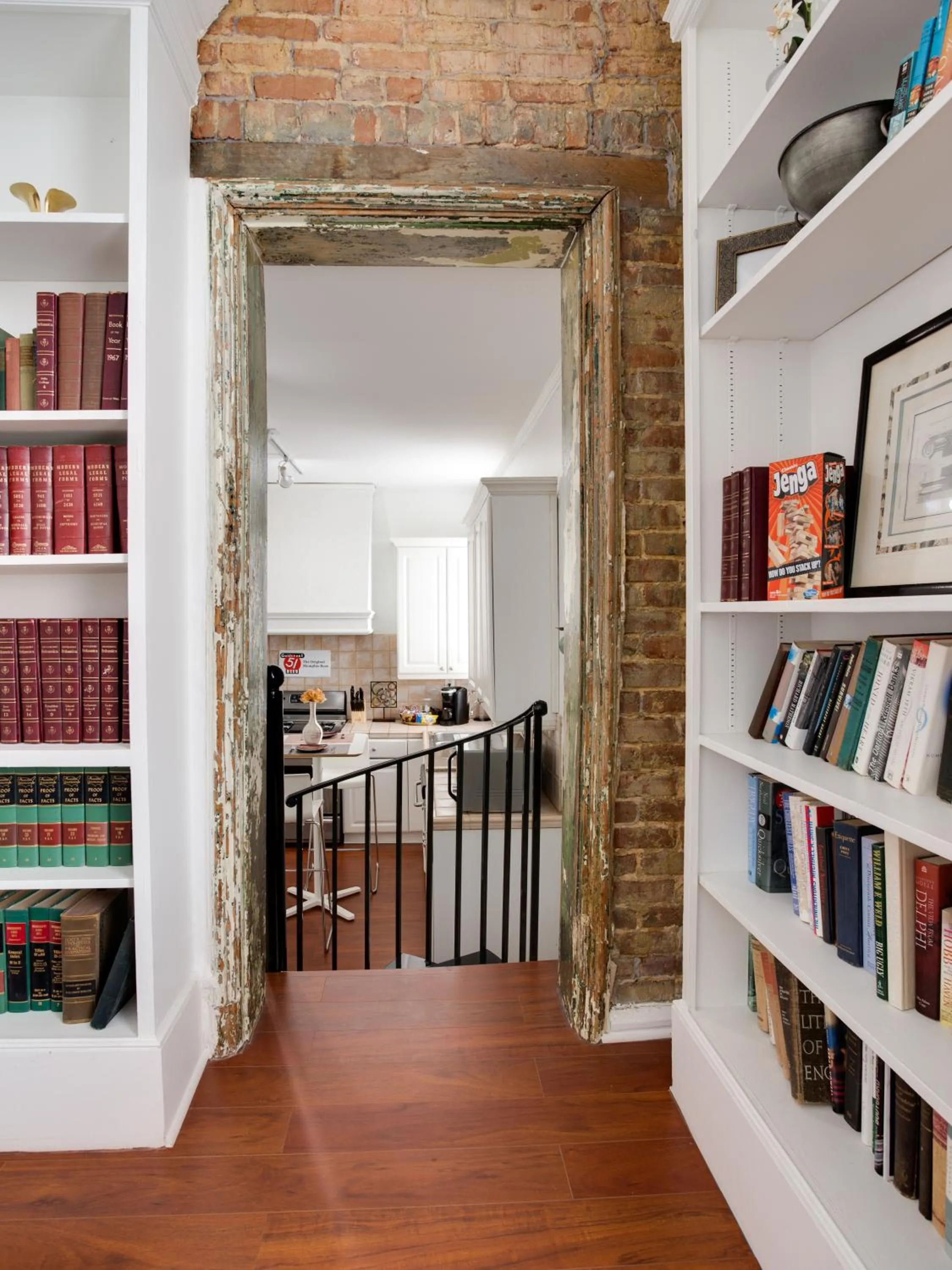 Library in Downtown Memphis Shellcrest Apartments