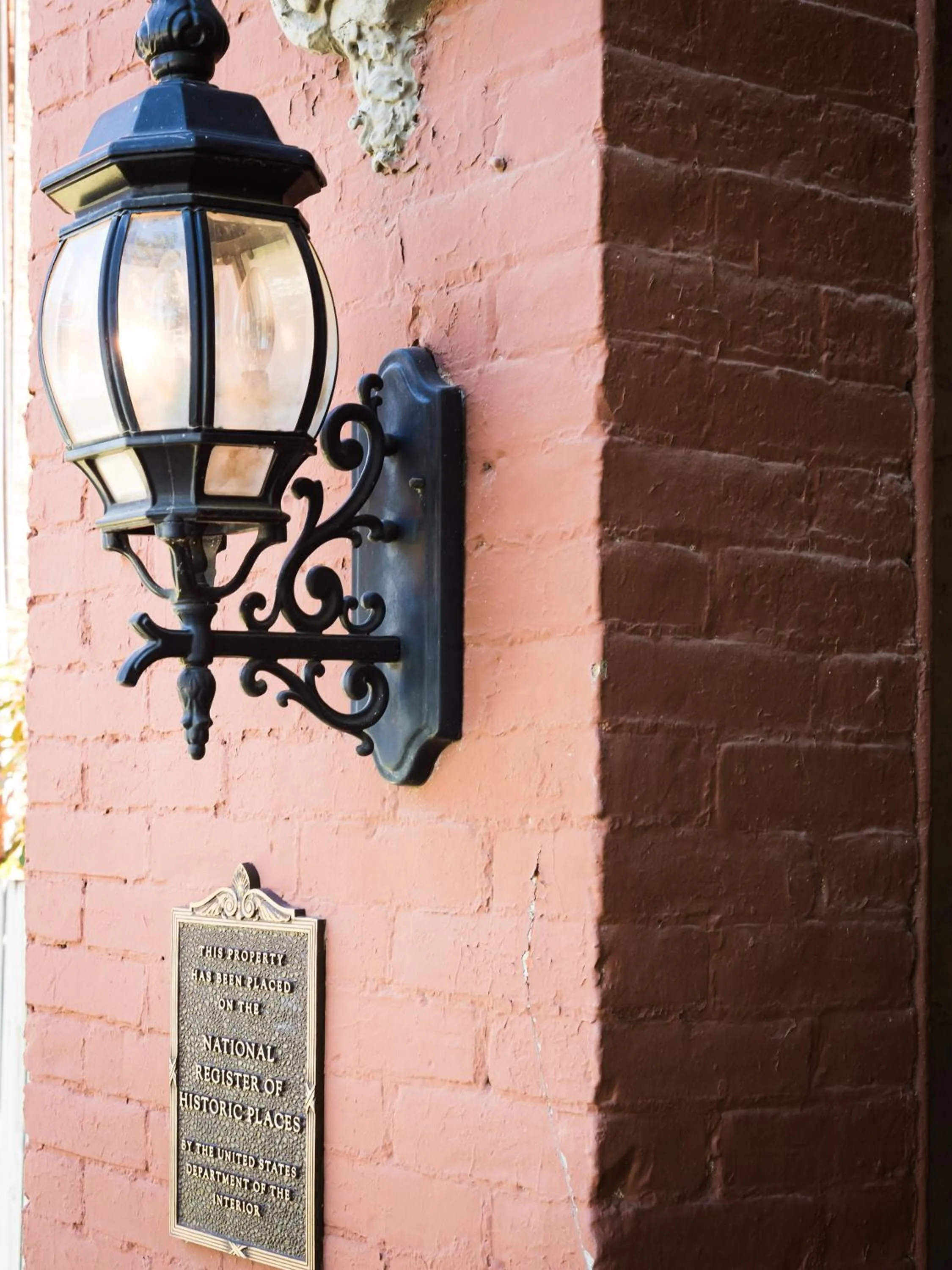 Facade/entrance in Downtown Memphis Shellcrest Apartments